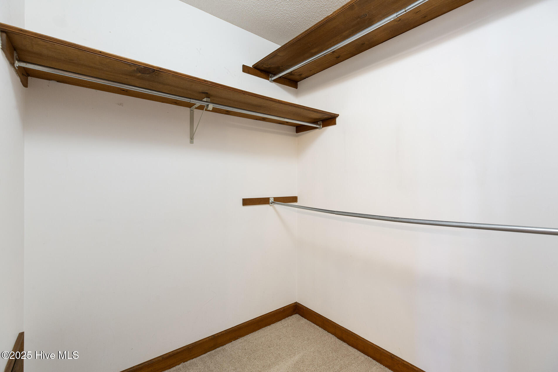 100541648 | Photo 28