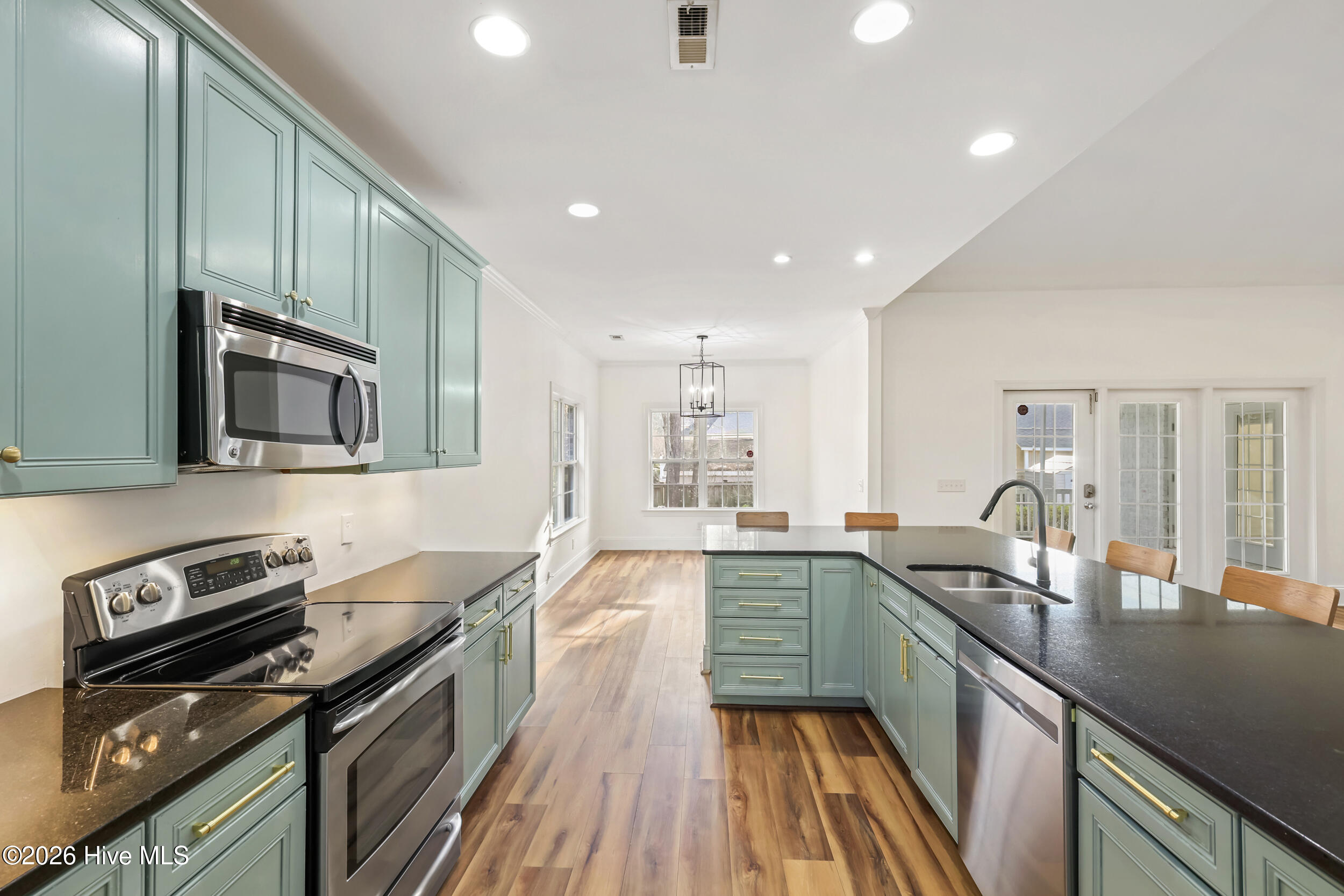 100547349 | Photo 20