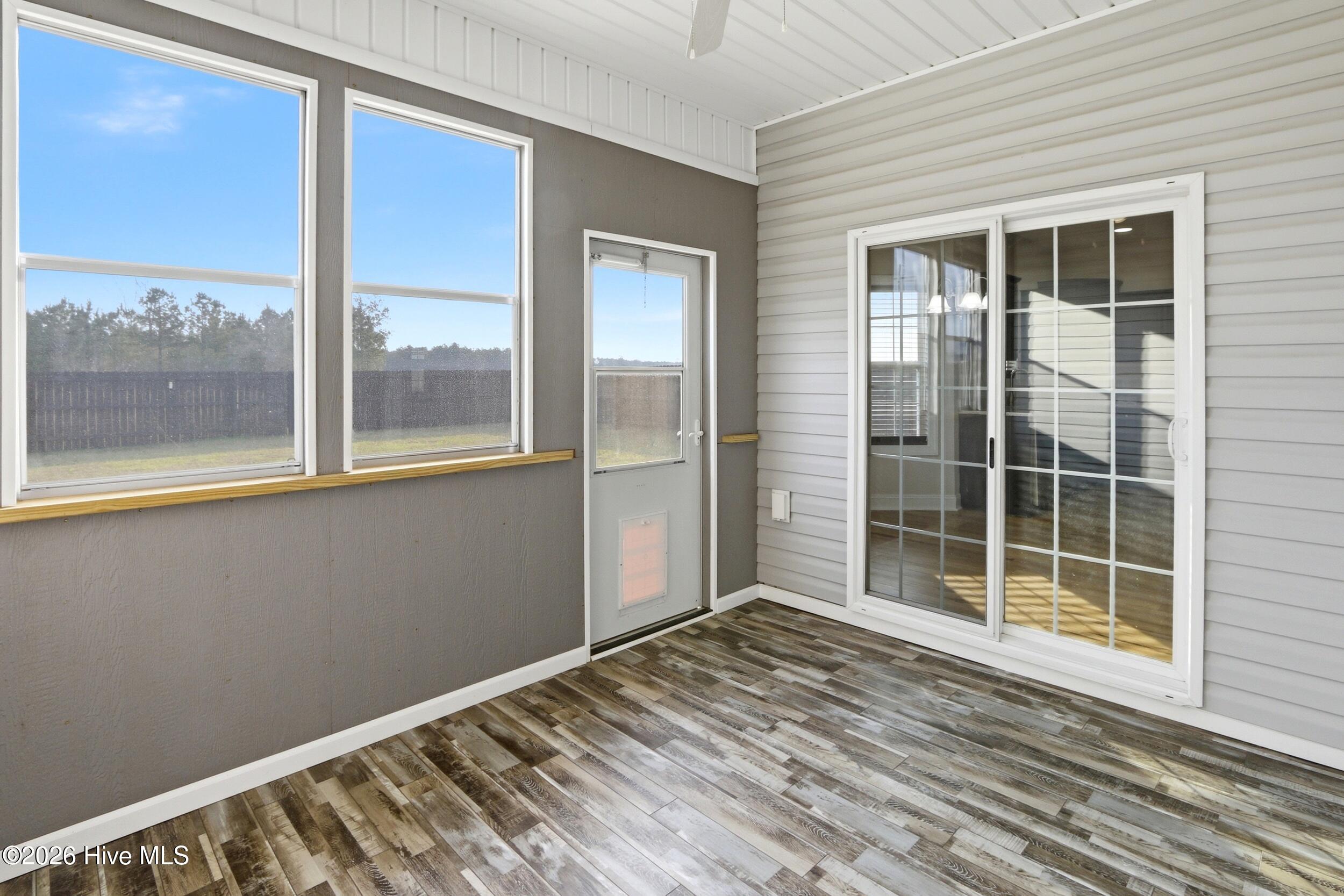 100562306 | Photo 38