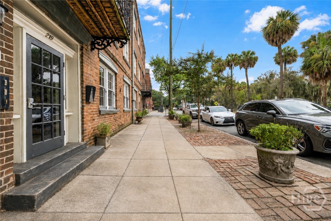 2nd image of 219 Abercorn St #D1, Savannah, GA 31401 | MLS# SA361827