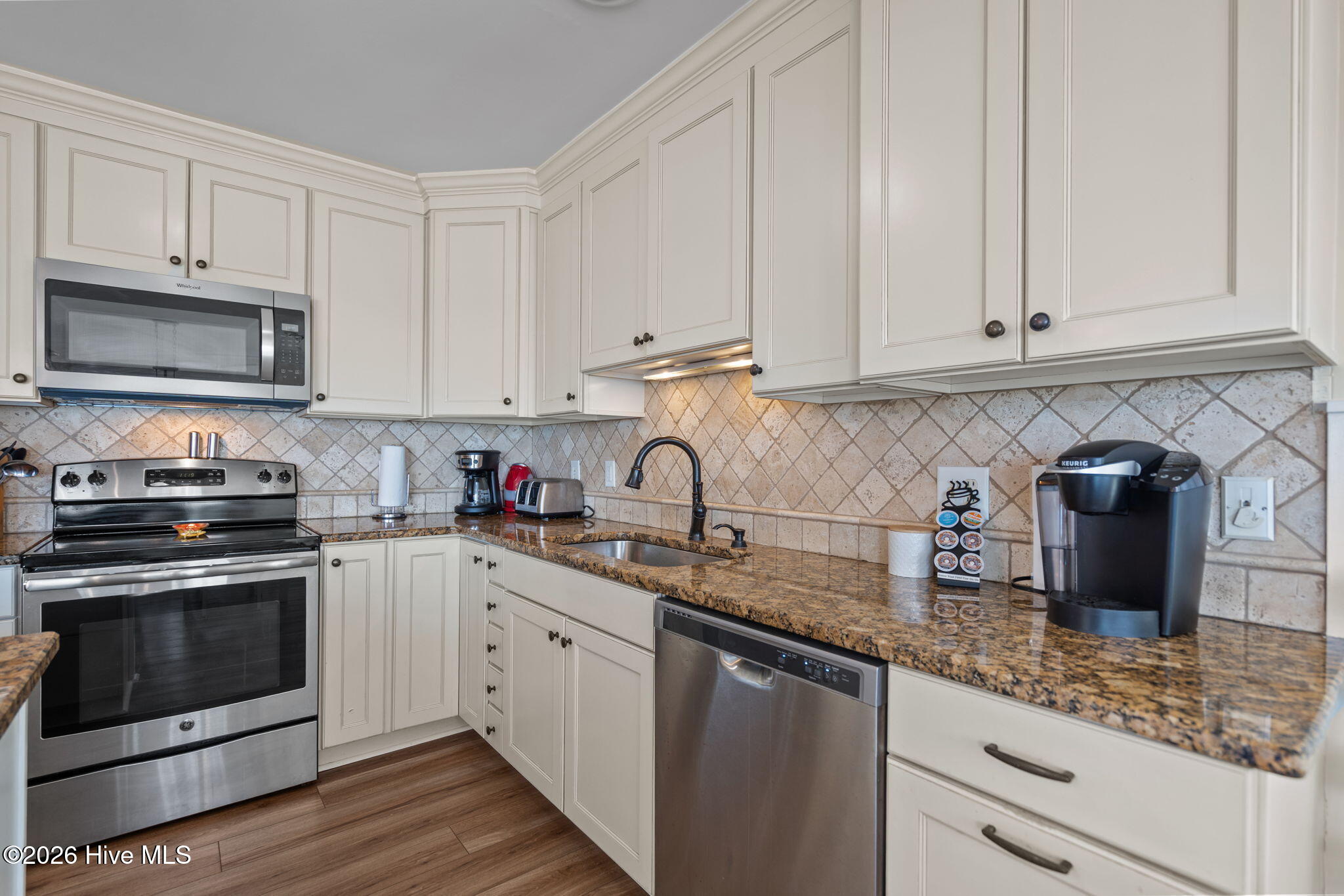 100568045 | Photo 18