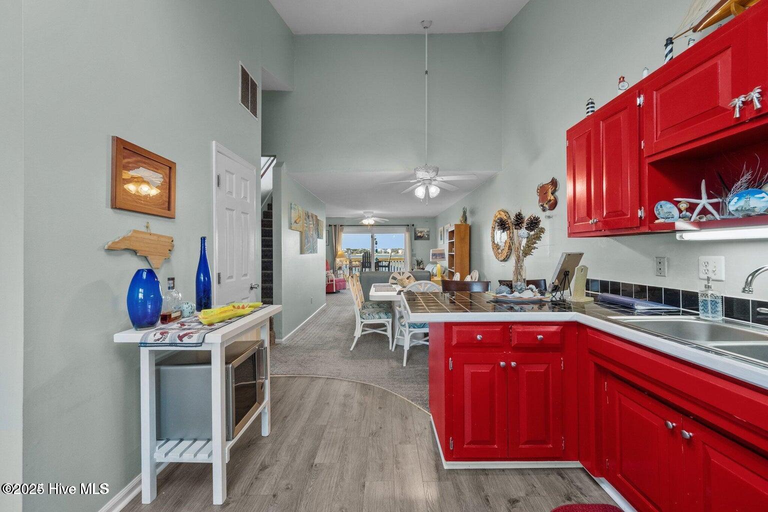 100513215 | Photo 16