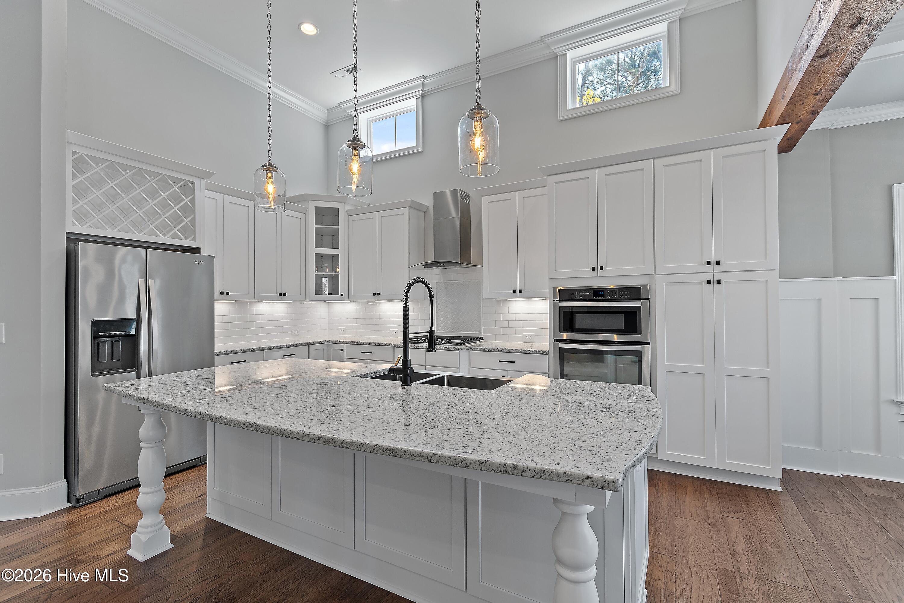 100564386 | Photo 18