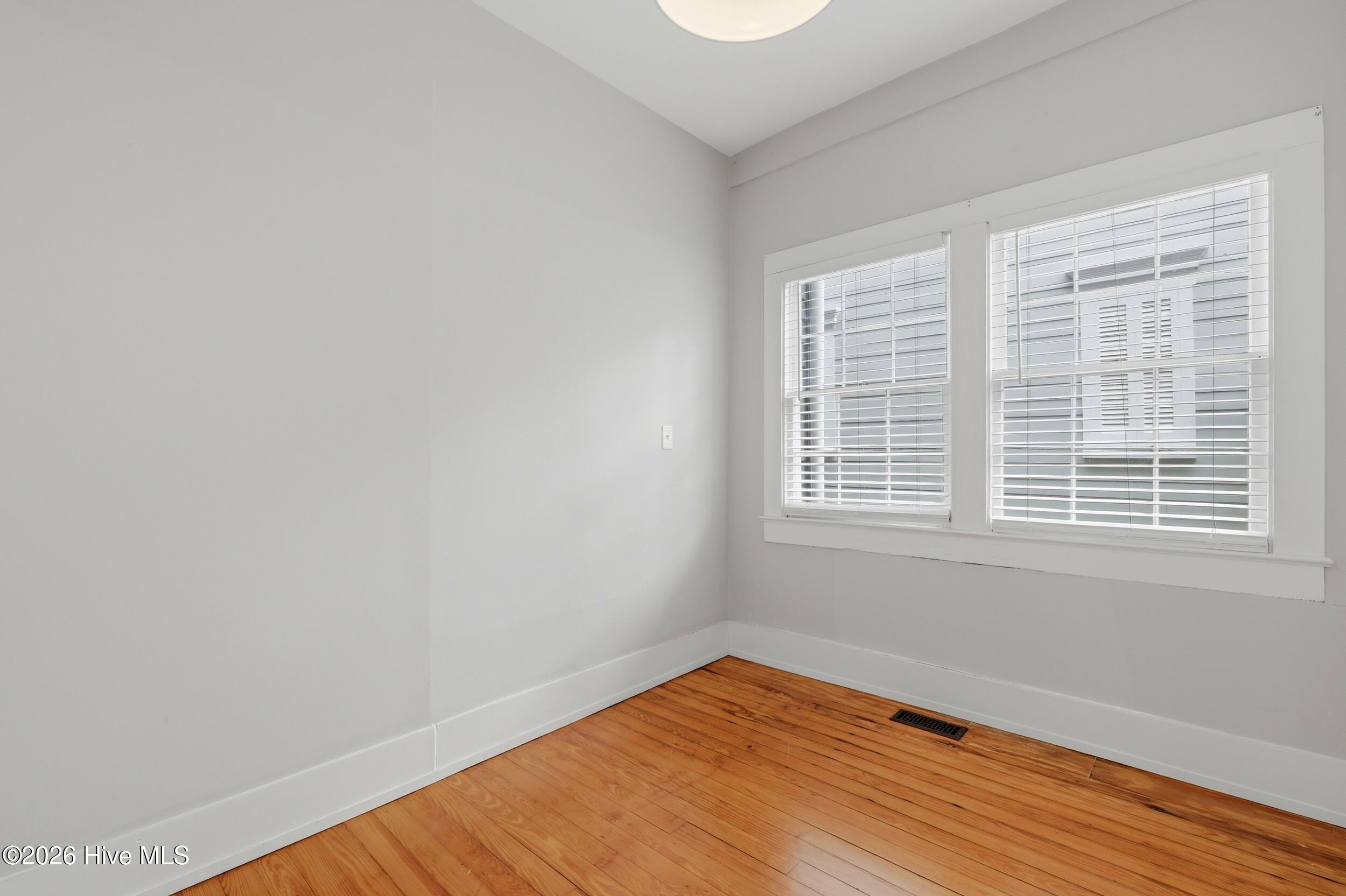 100560571 | Photo 20