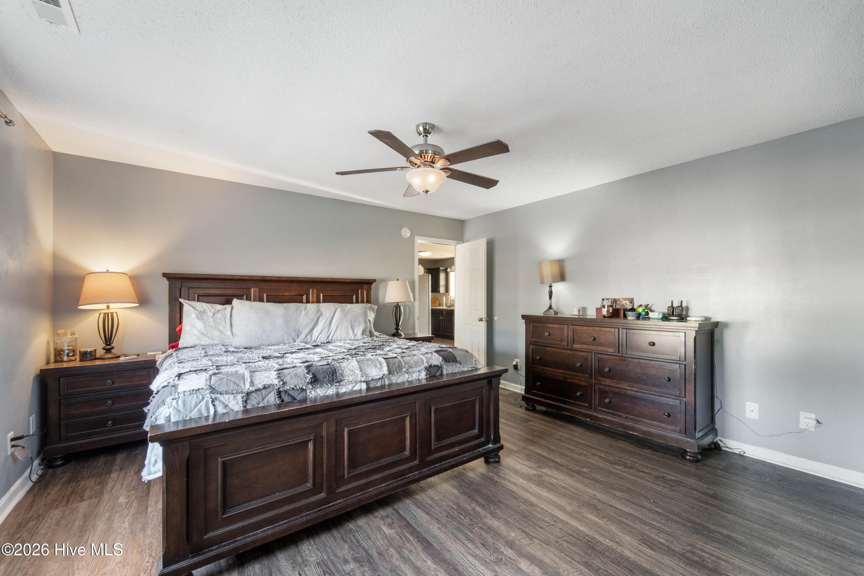 100548548 | Photo 27