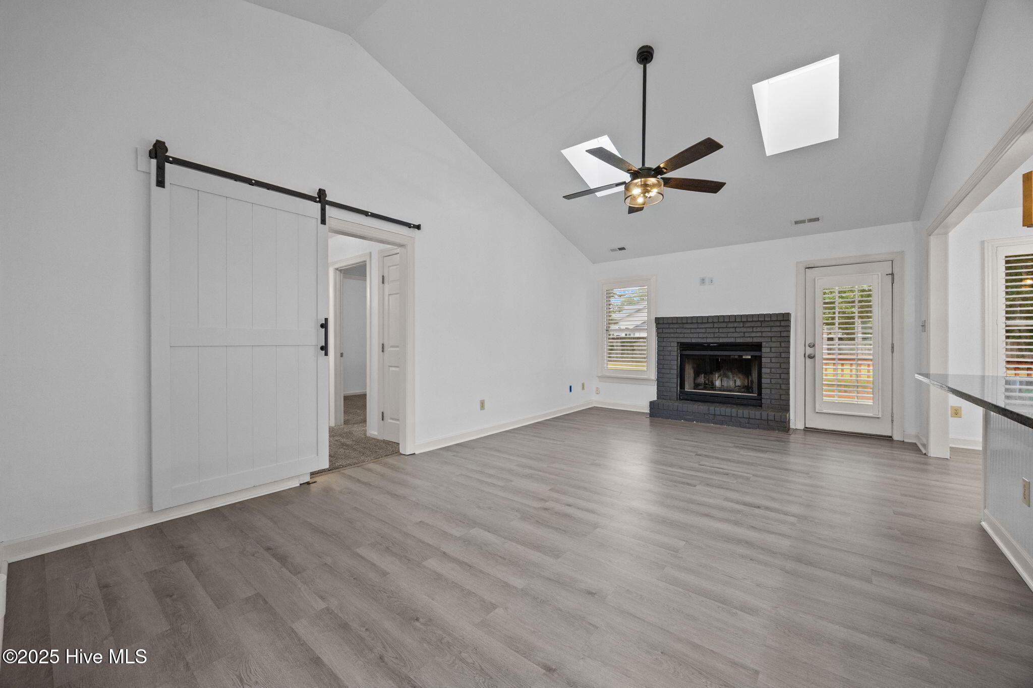 7-web-or-mls-406 Hampshire Pl. 3