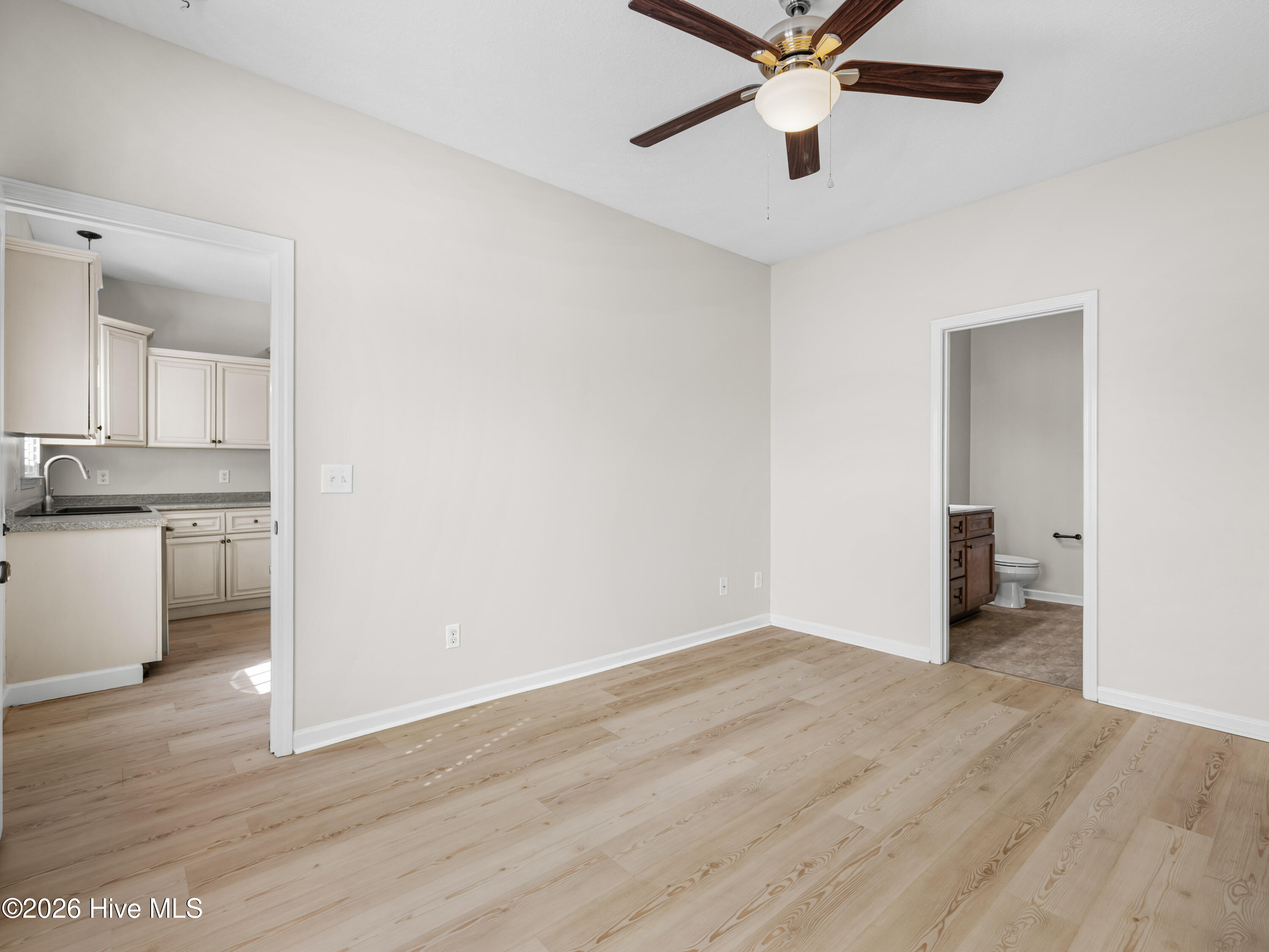 100554822 | Photo 21