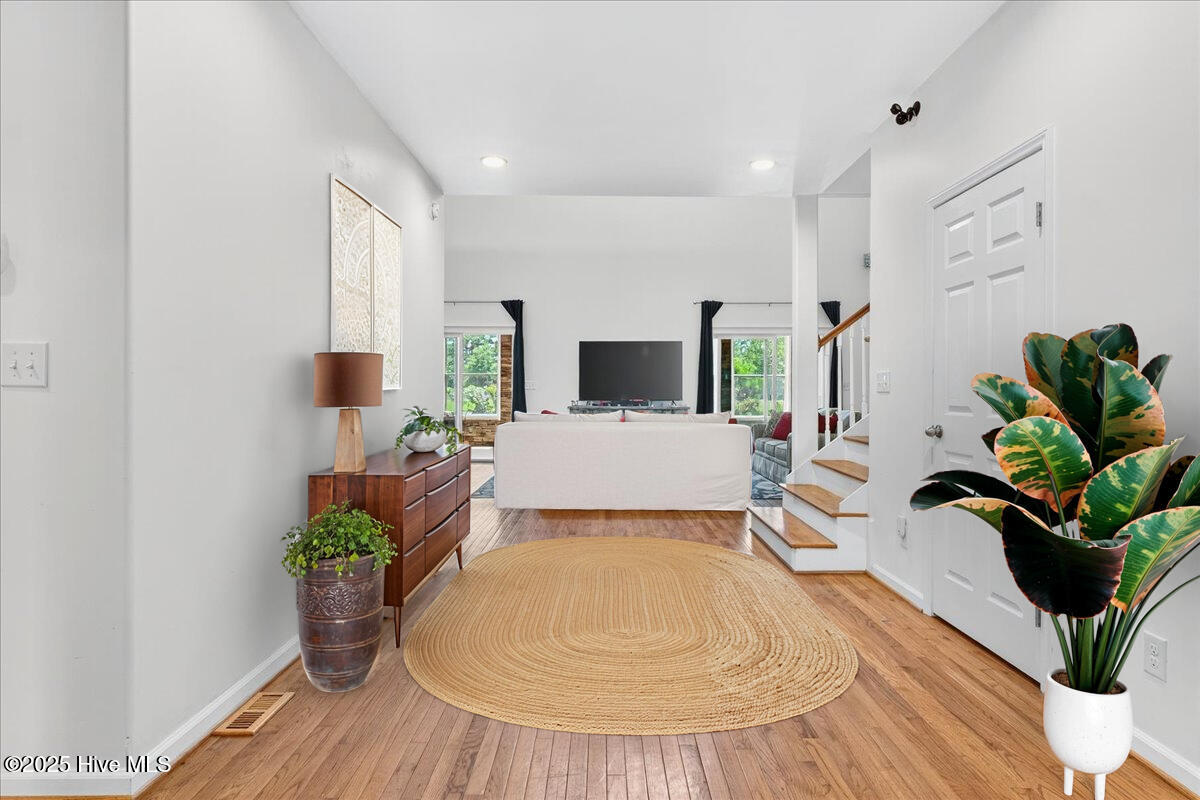 100523832 | Photo 17