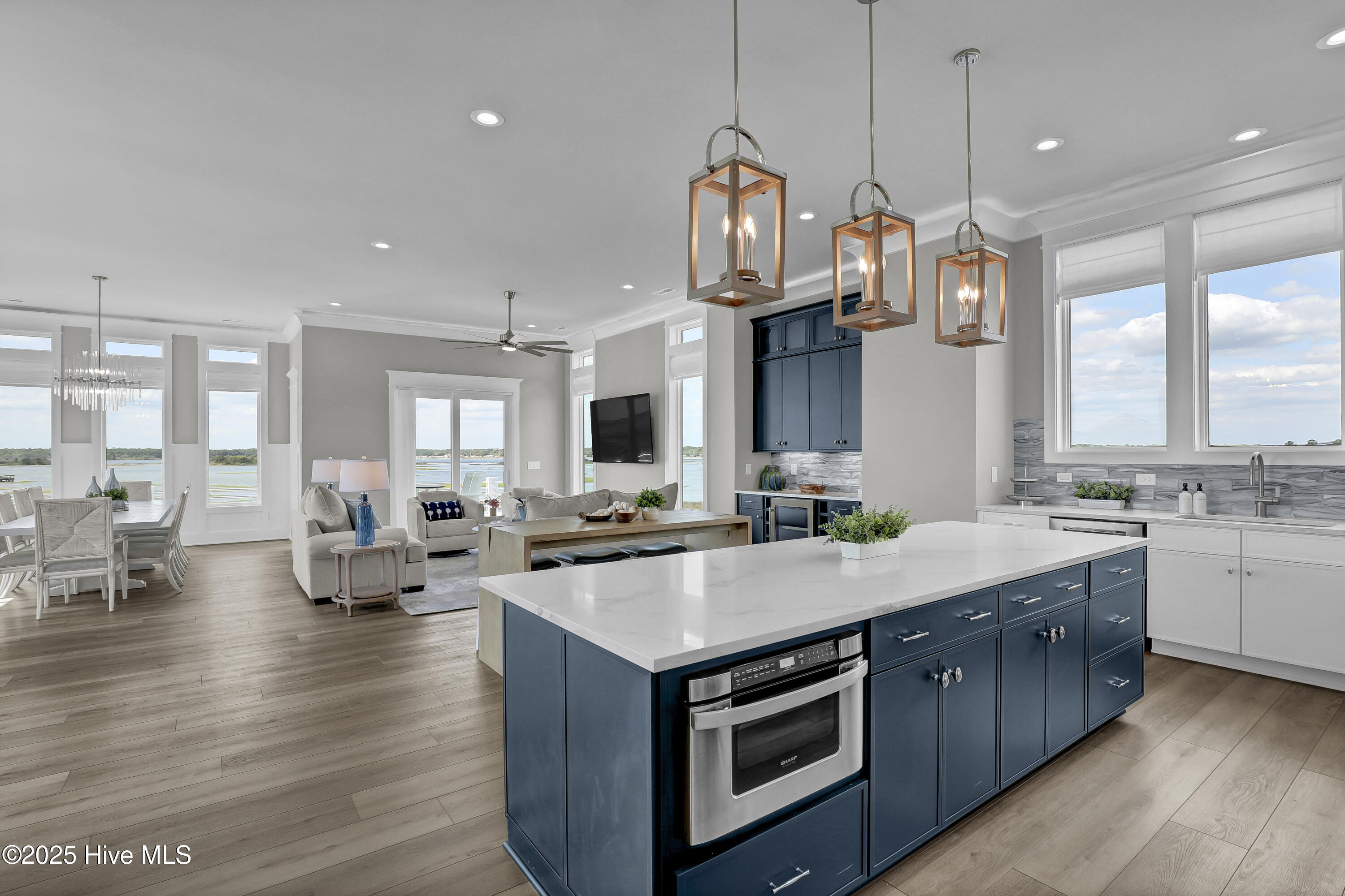 100555615 | Photo 37