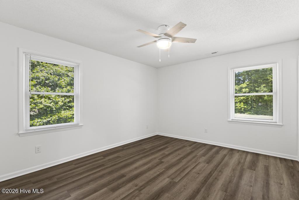 100568069 | Photo 22