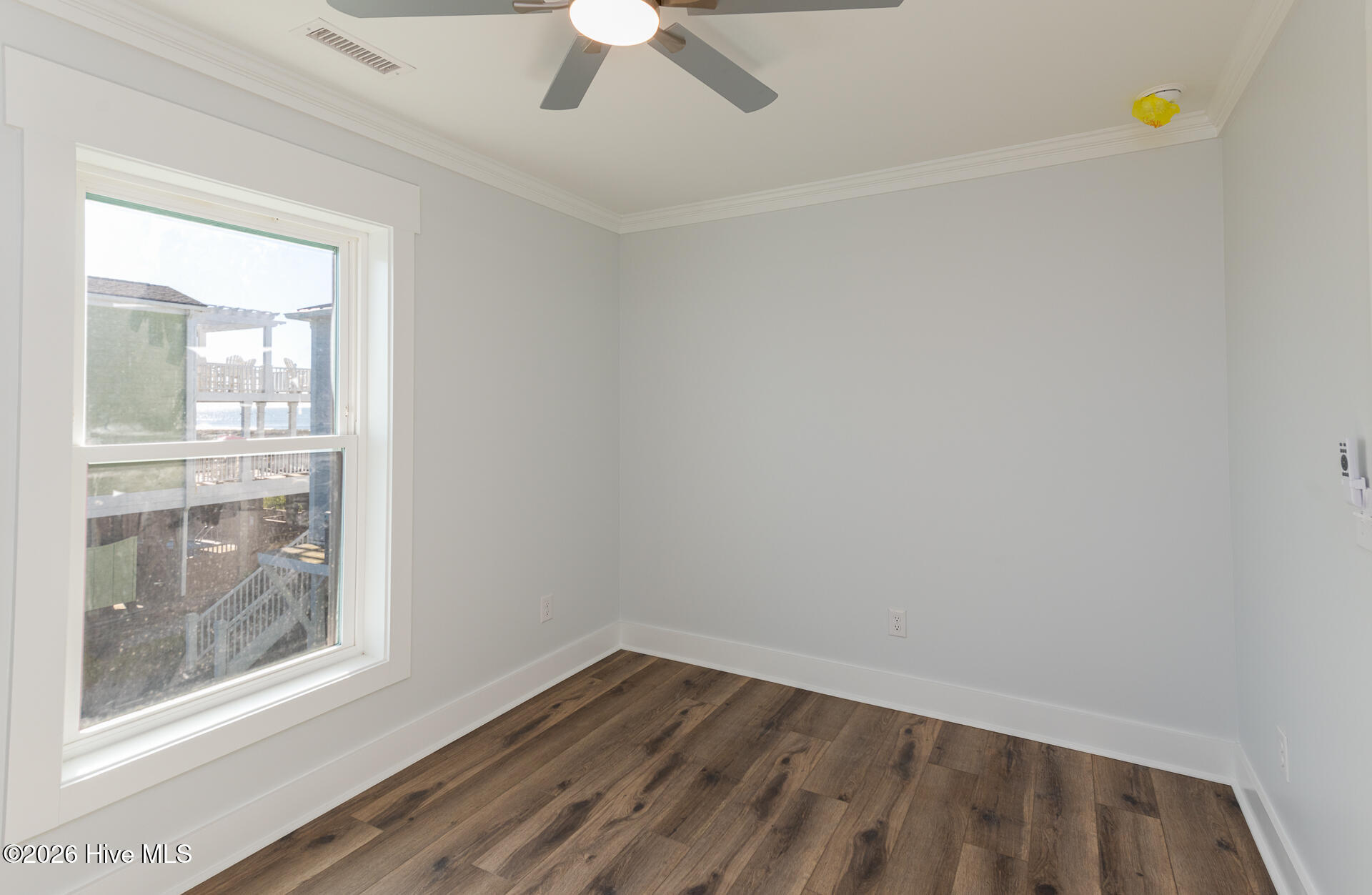 100568096 | Photo 39