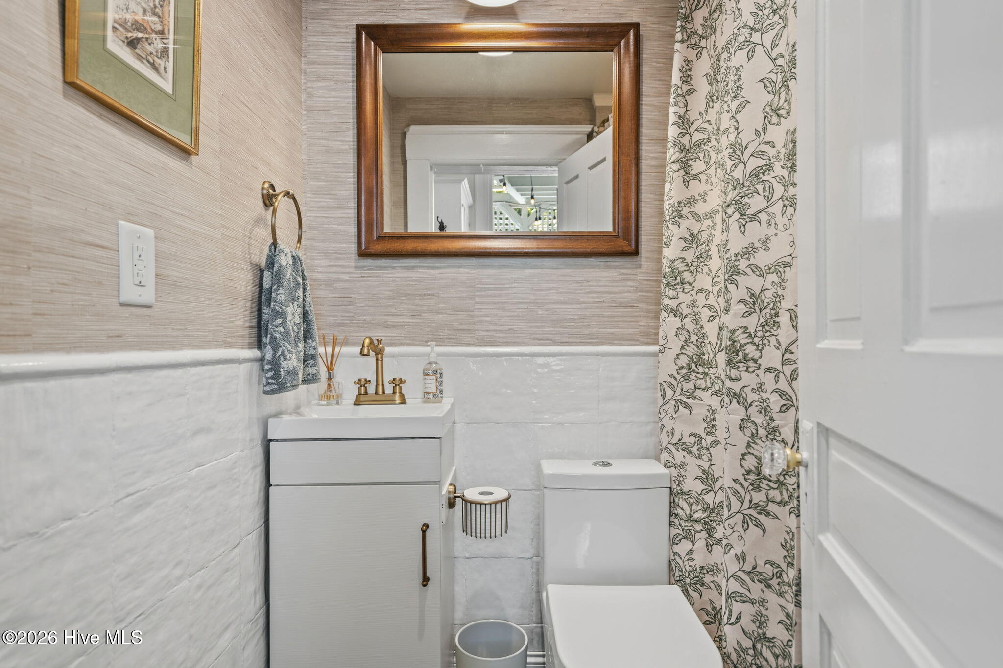 100566277 | Photo 17