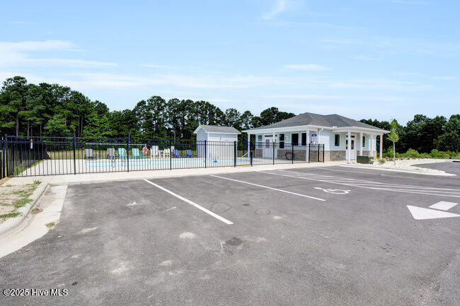 100542683 | Photo 32