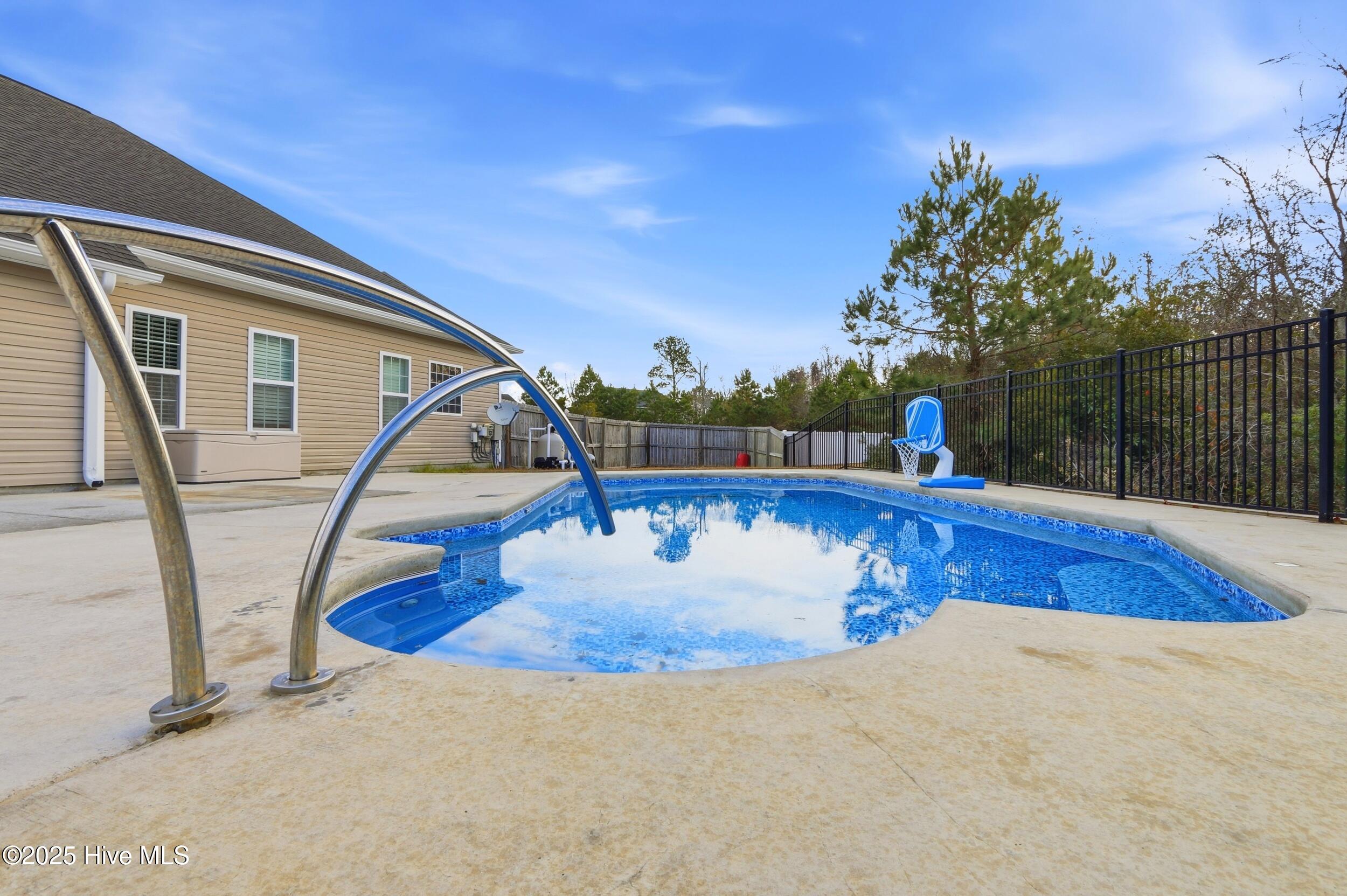 100545601 | Photo 49