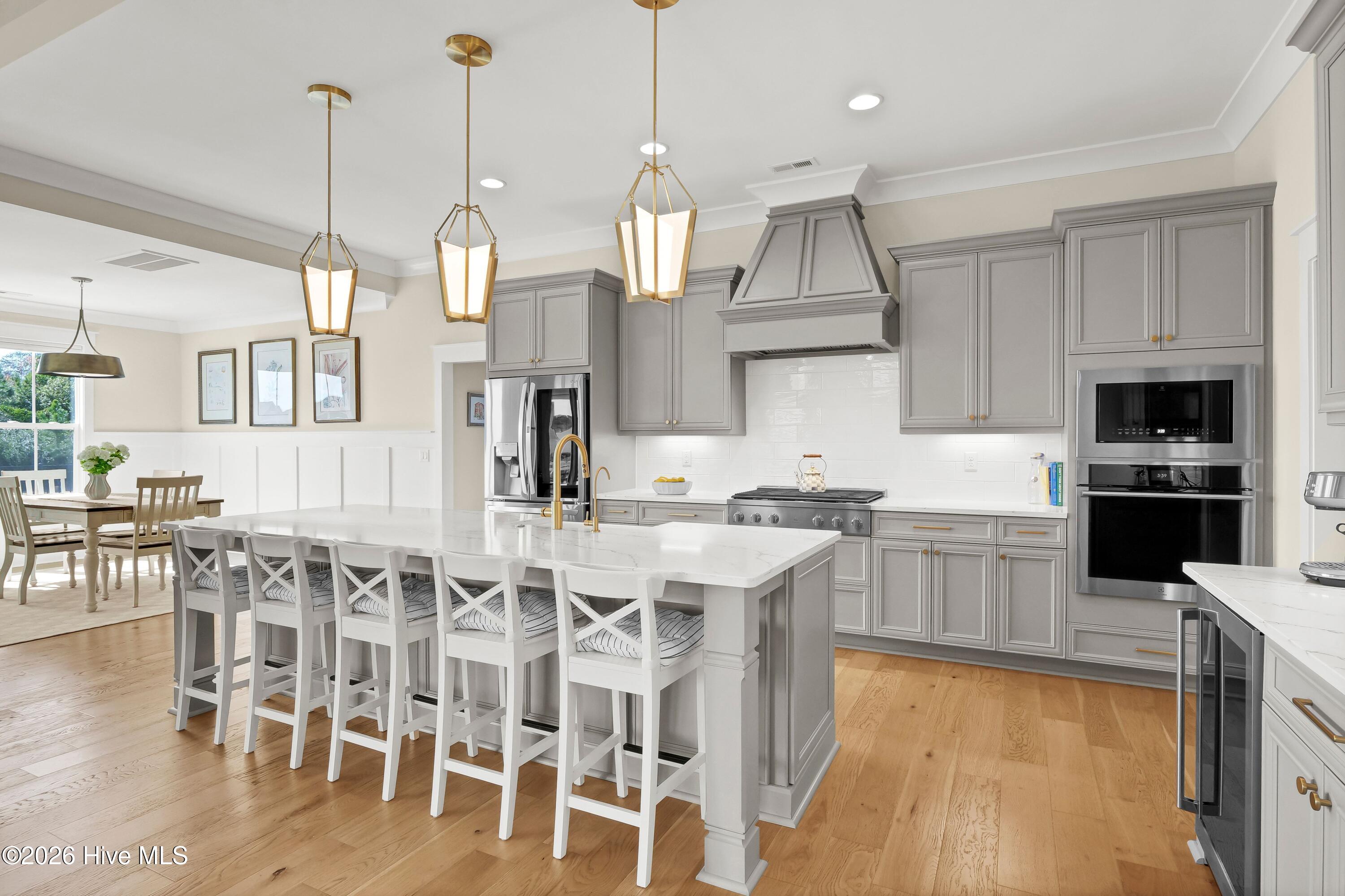 100566298 | Photo 19