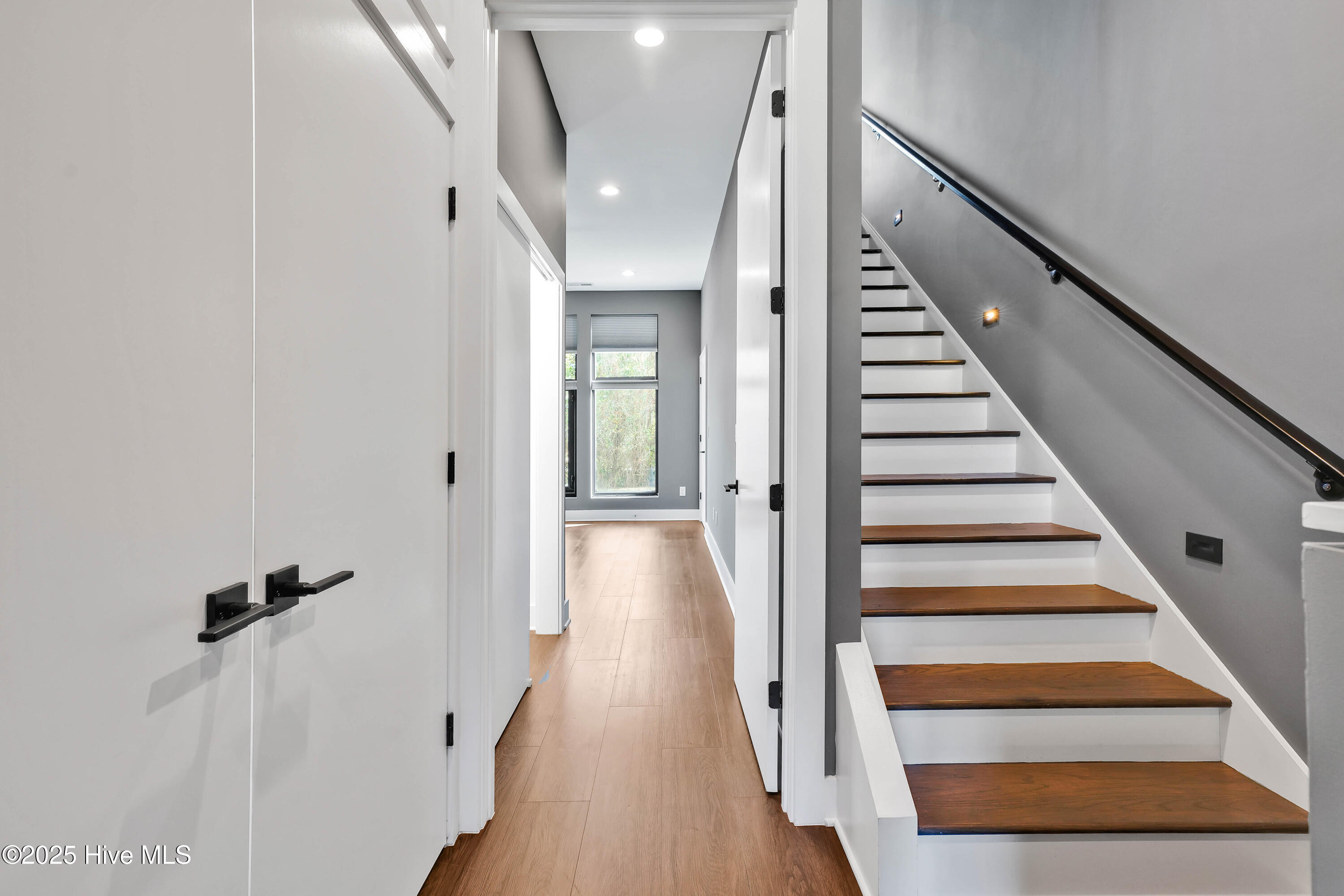 100546123 | Photo 30