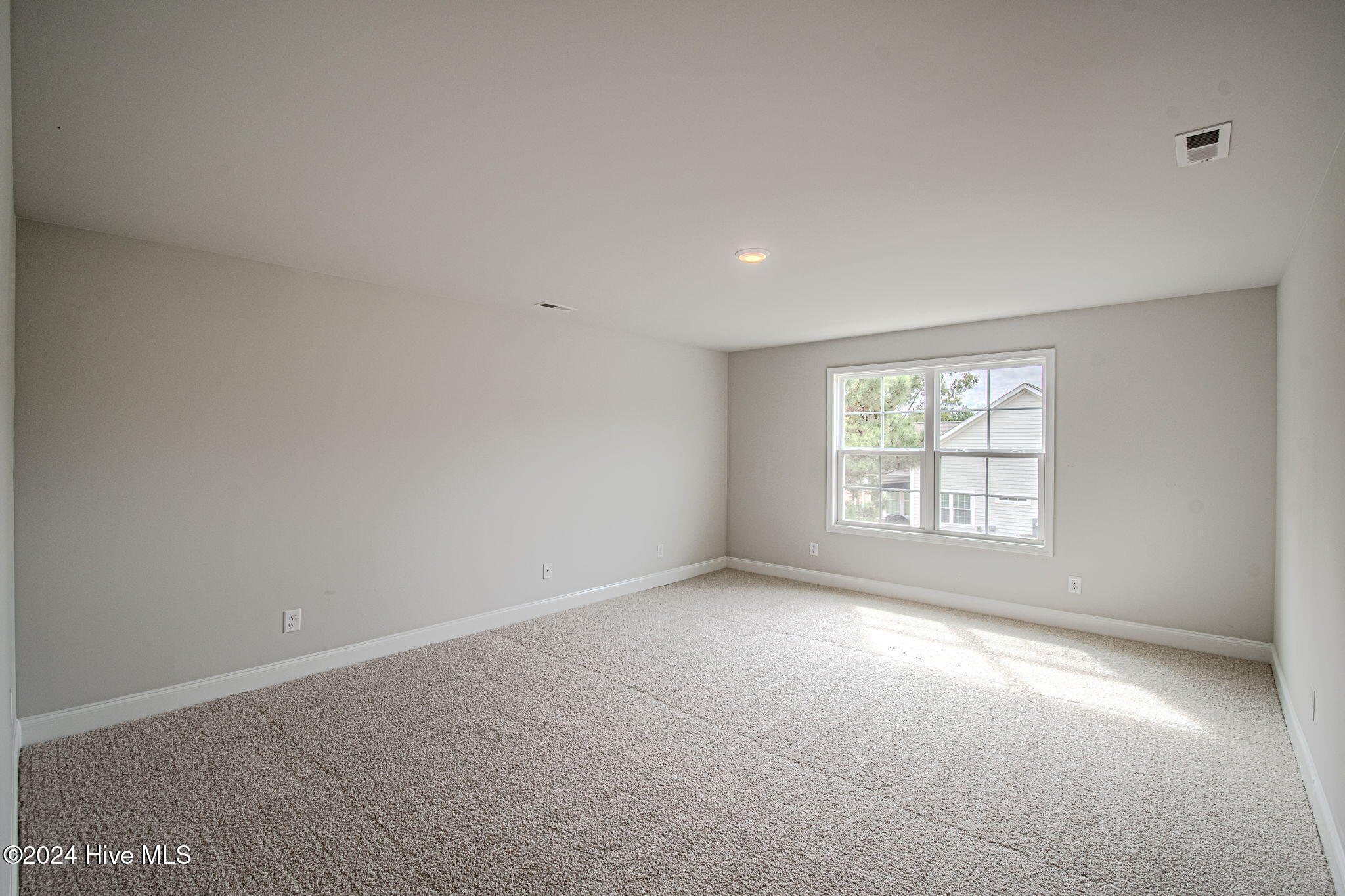 100548515 | Photo 32