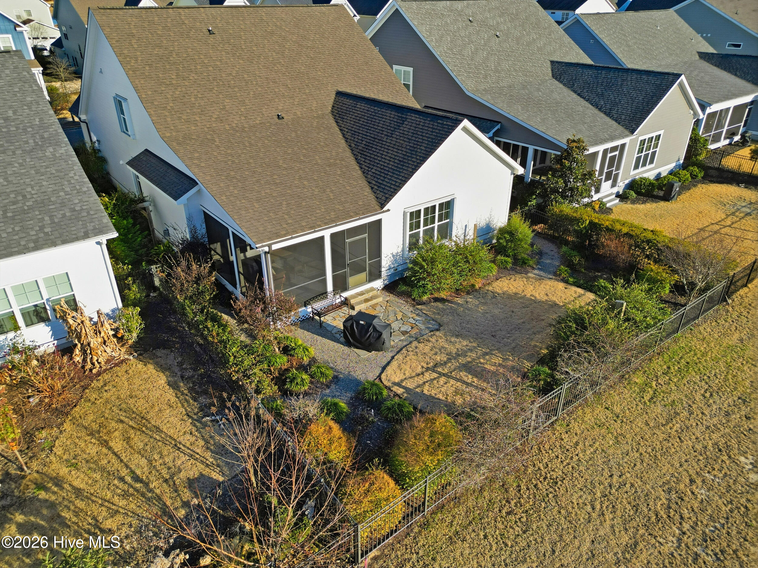 100551169 | Photo 37