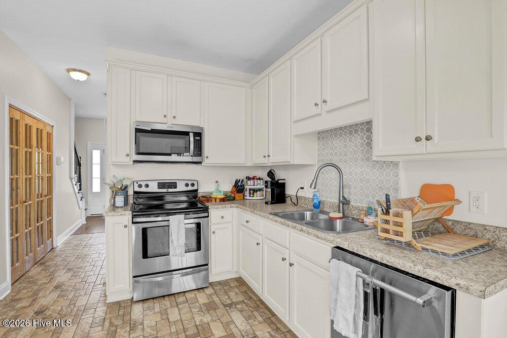 100566646 | Photo 10