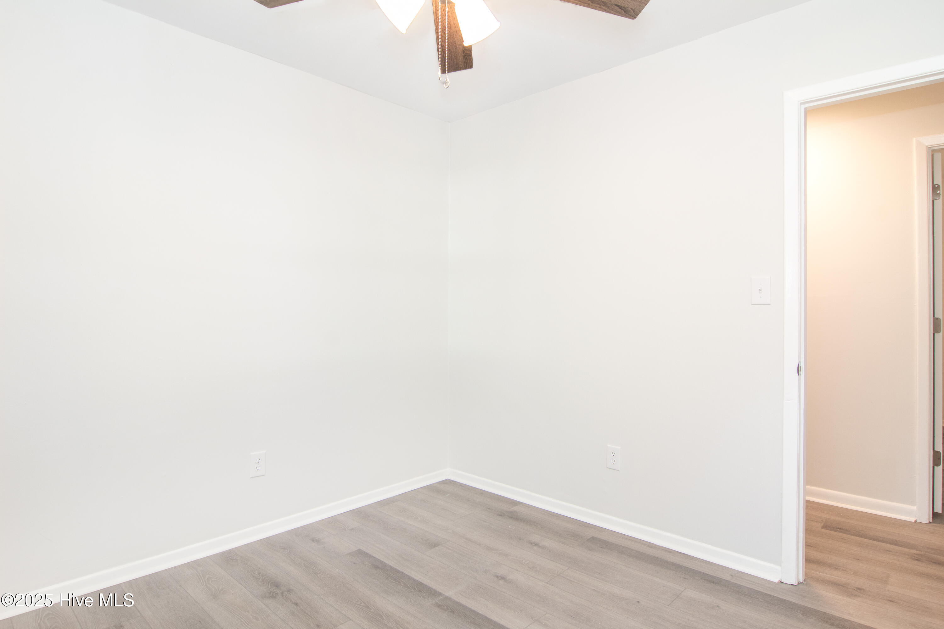 100541457 | Photo 46