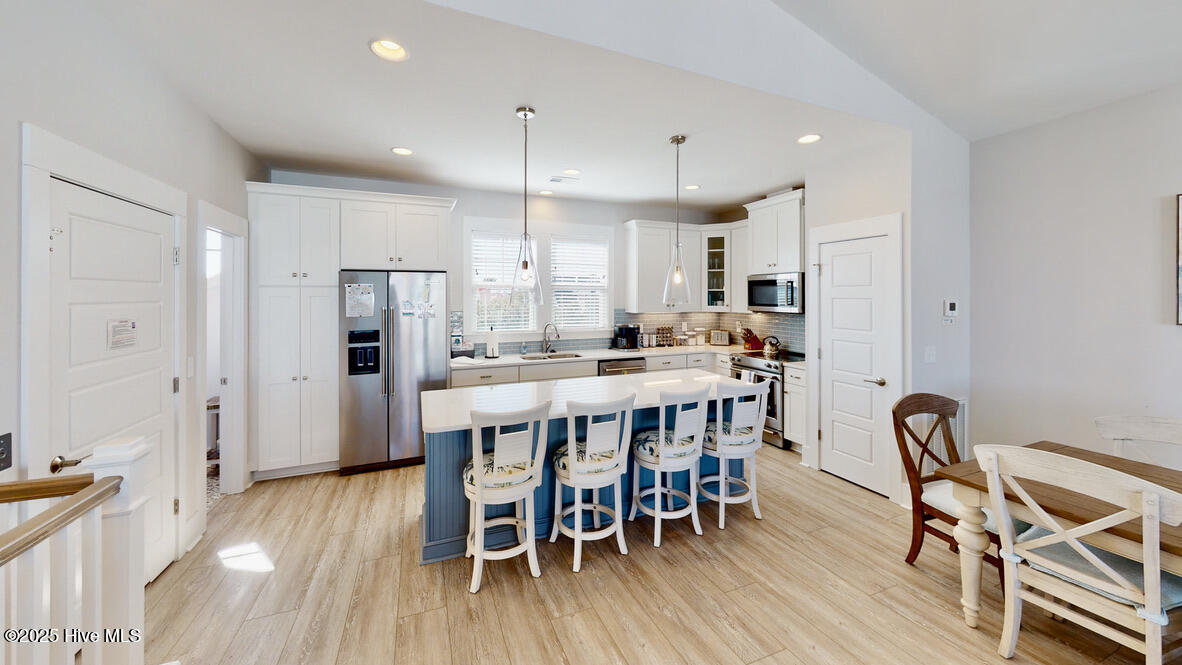 100526180 | Photo 19