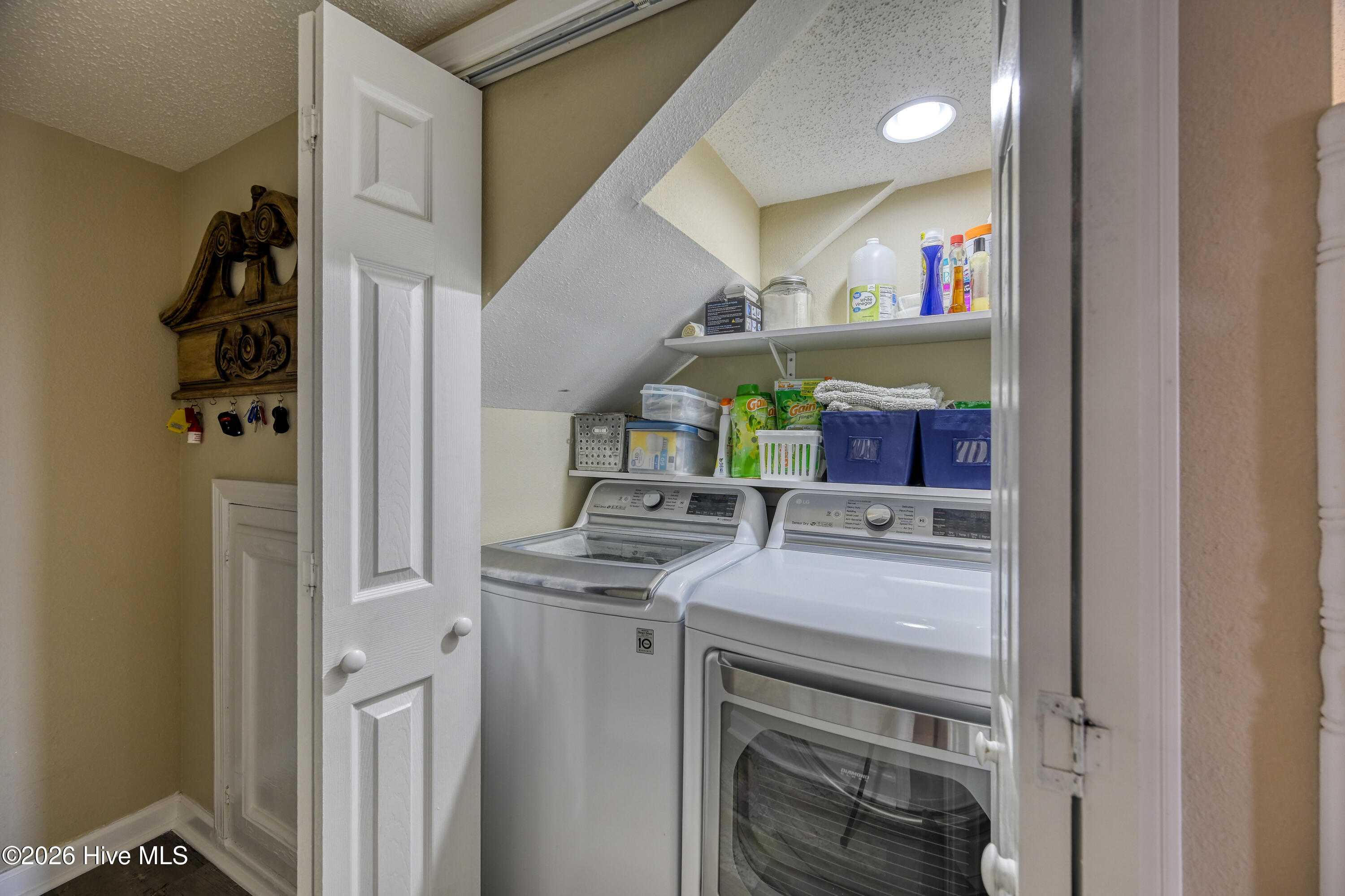 100558069 | Photo 56