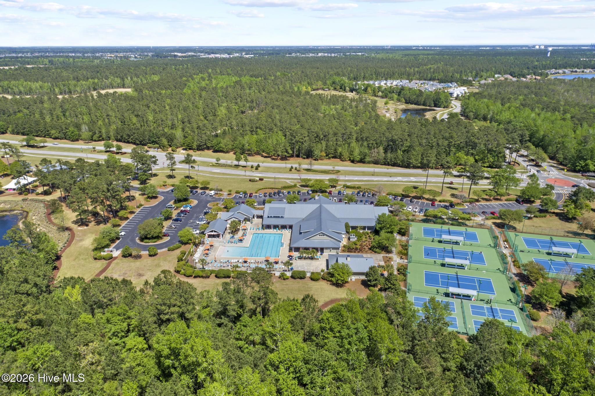 100561204 | Photo 75