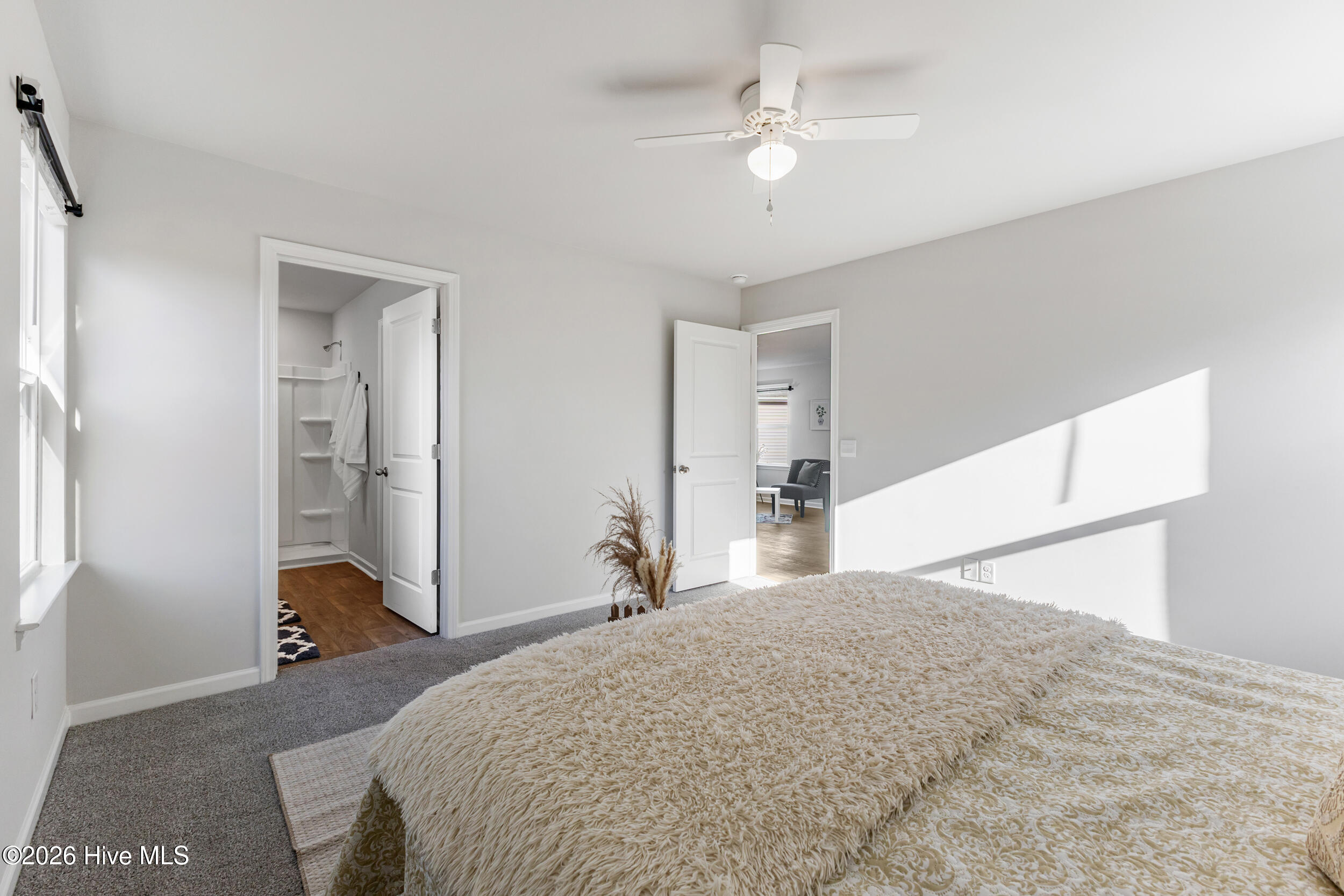 100547878 | Photo 14