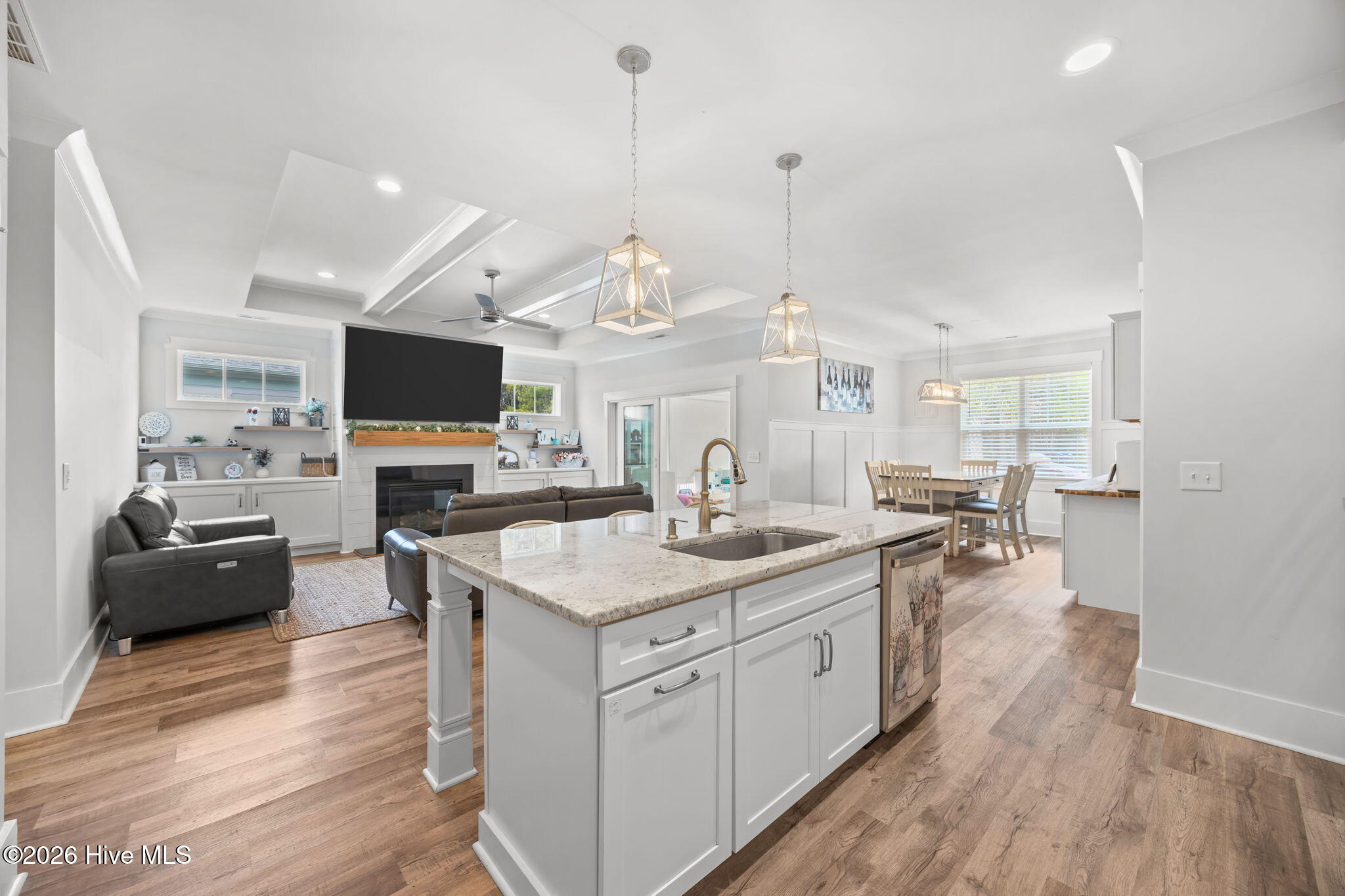 100556932 | Photo 14