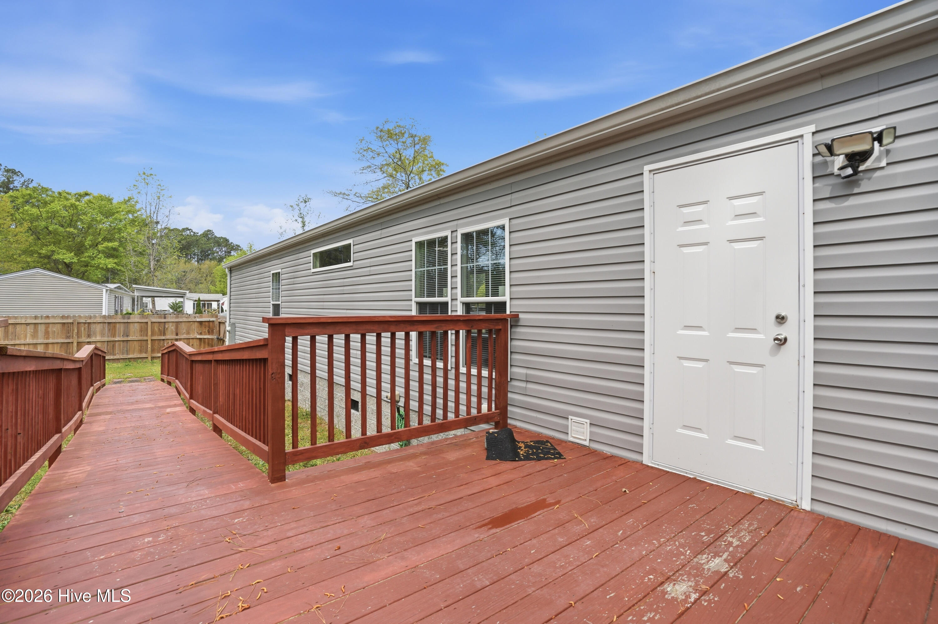 100565386 | Photo 19