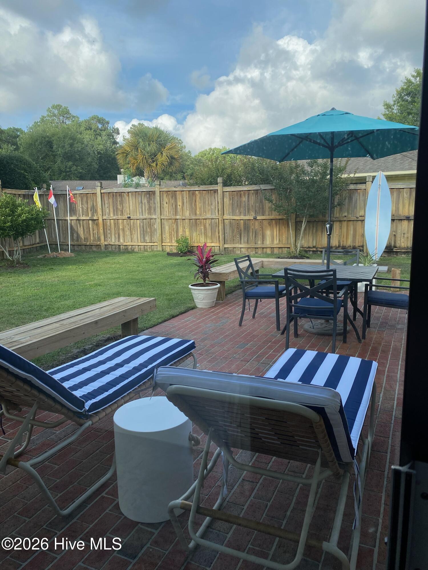 100548002 | Photo 25