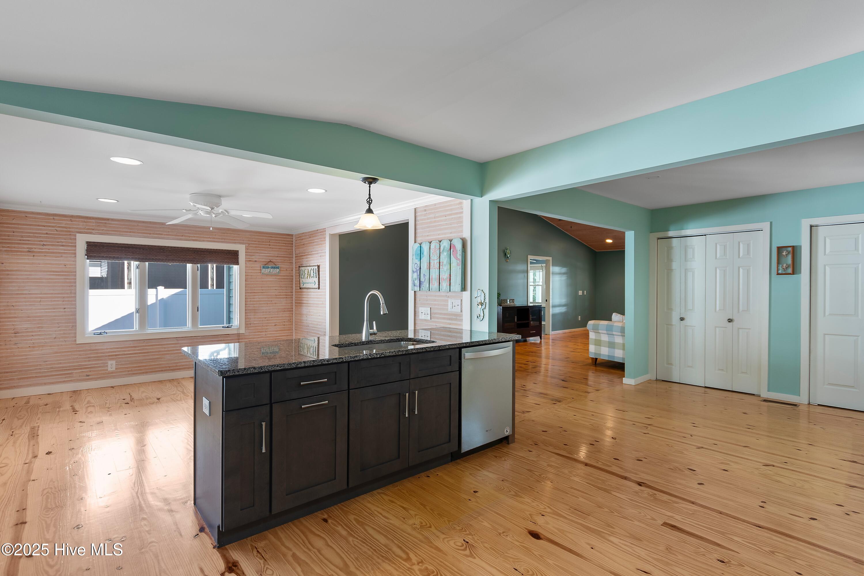 100537849 | Photo 20