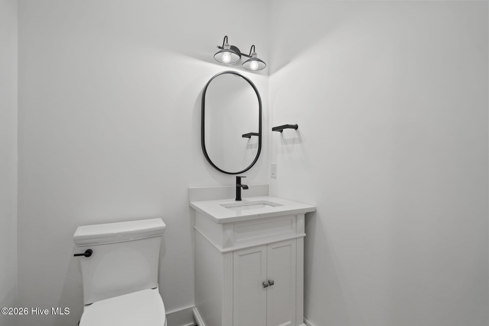 100566934 | Photo 54