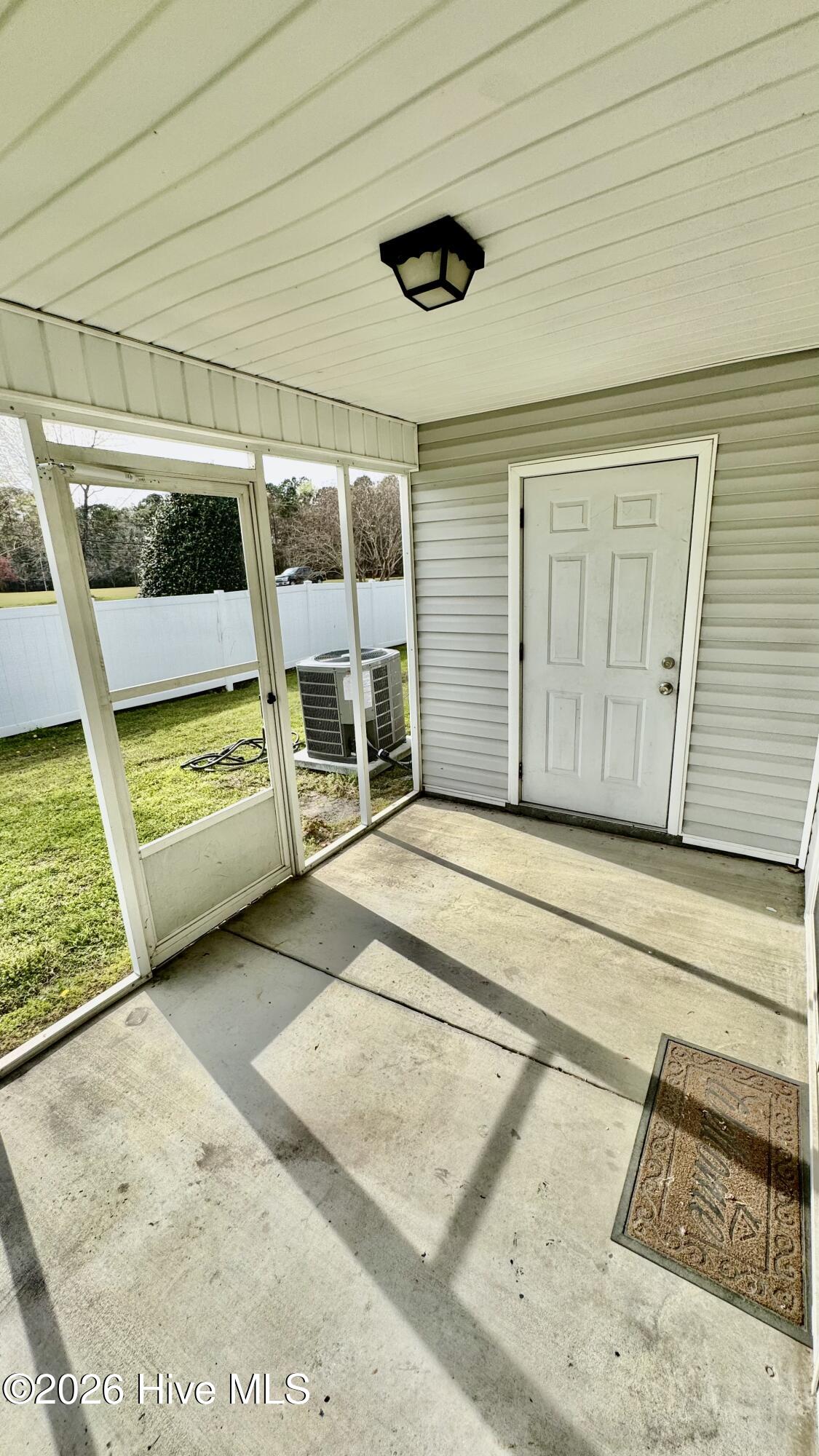 100561588 | Photo 16