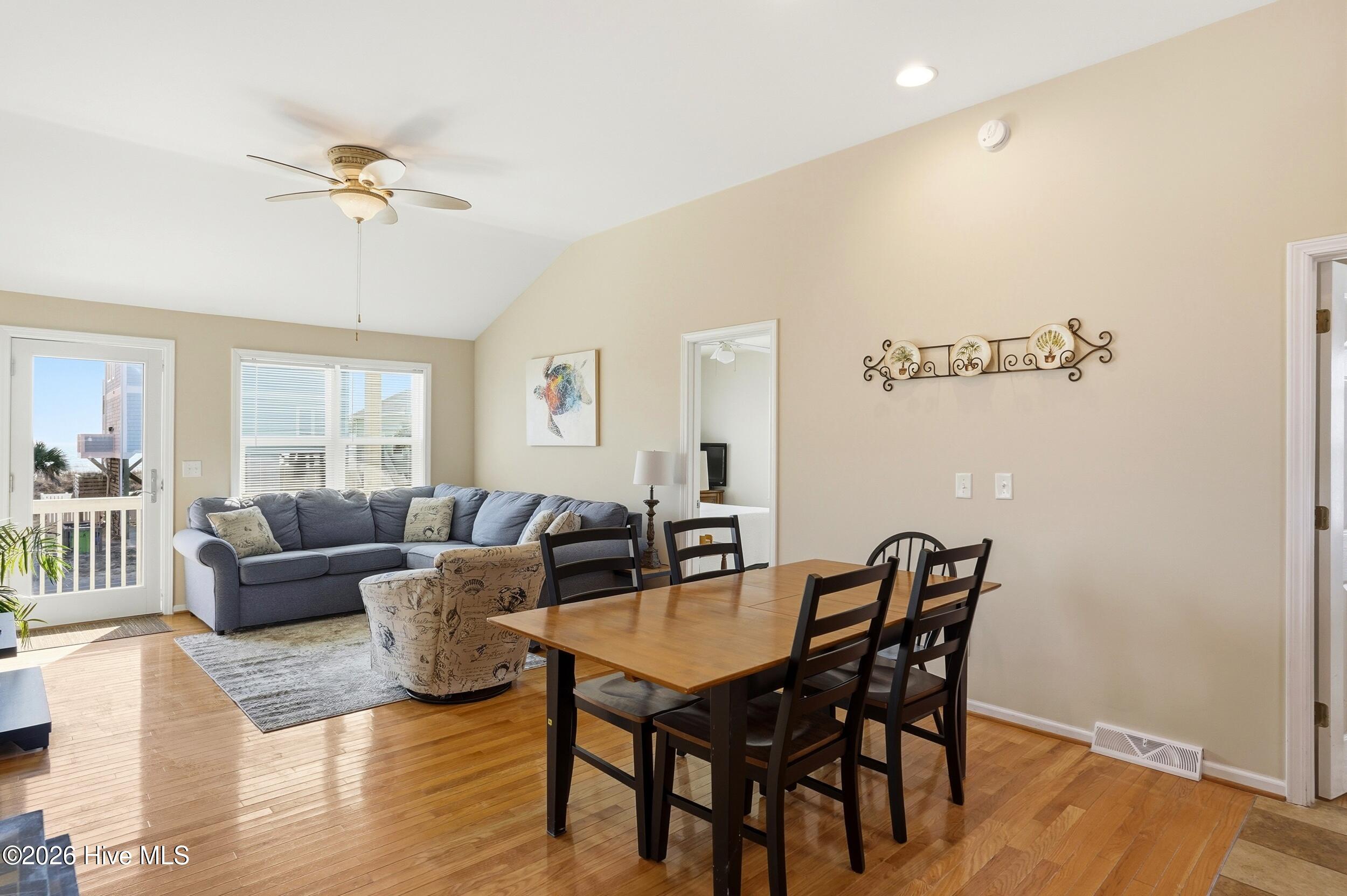 100554580 | Photo 14