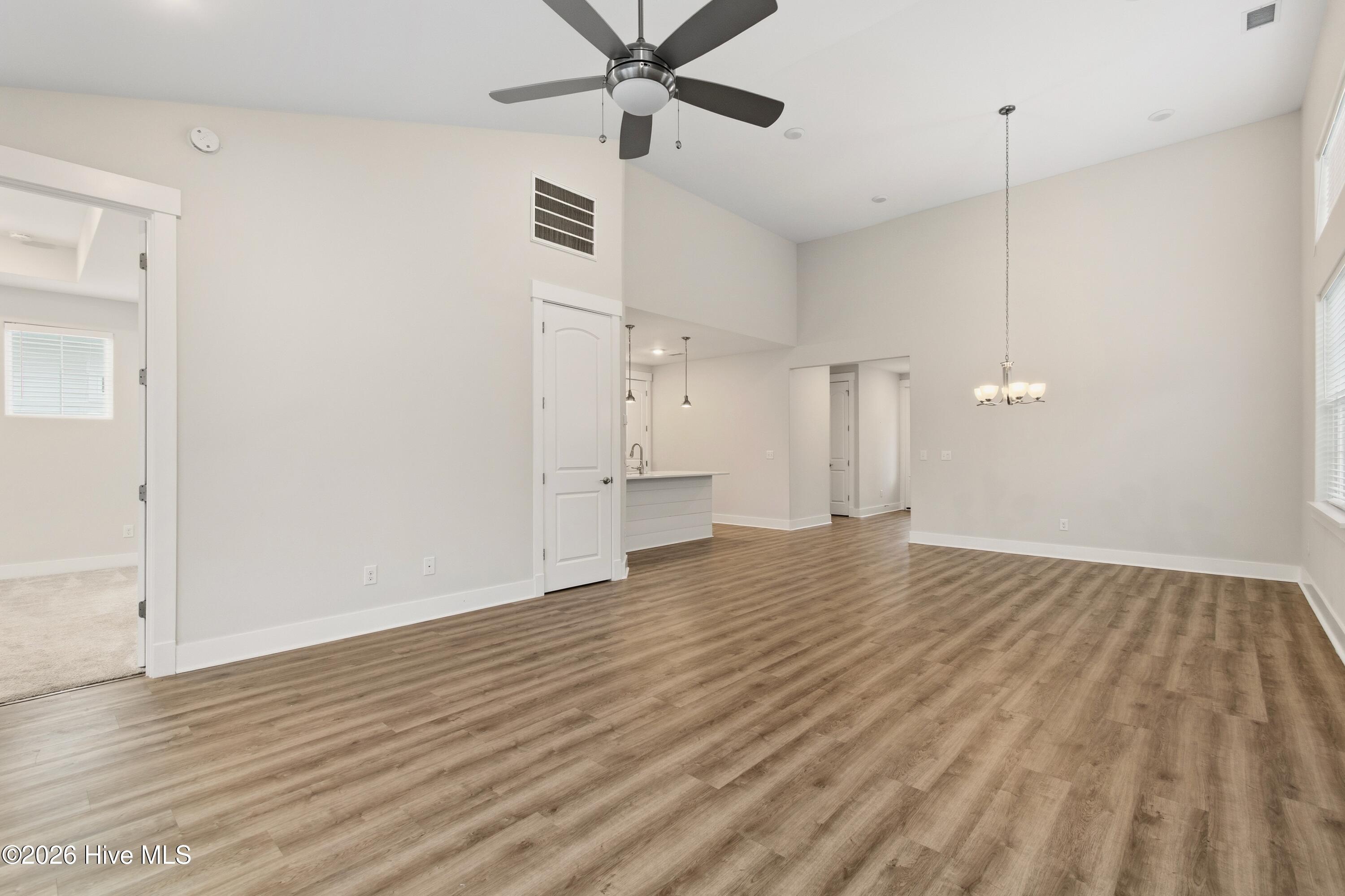 100558593 | Photo 20