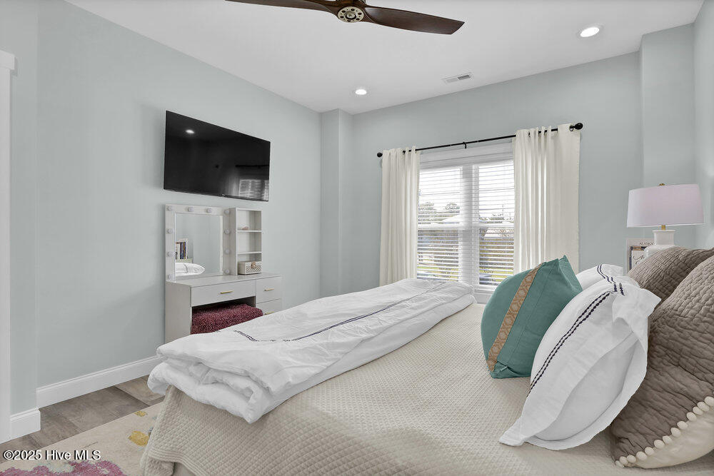 100538818 | Photo 13