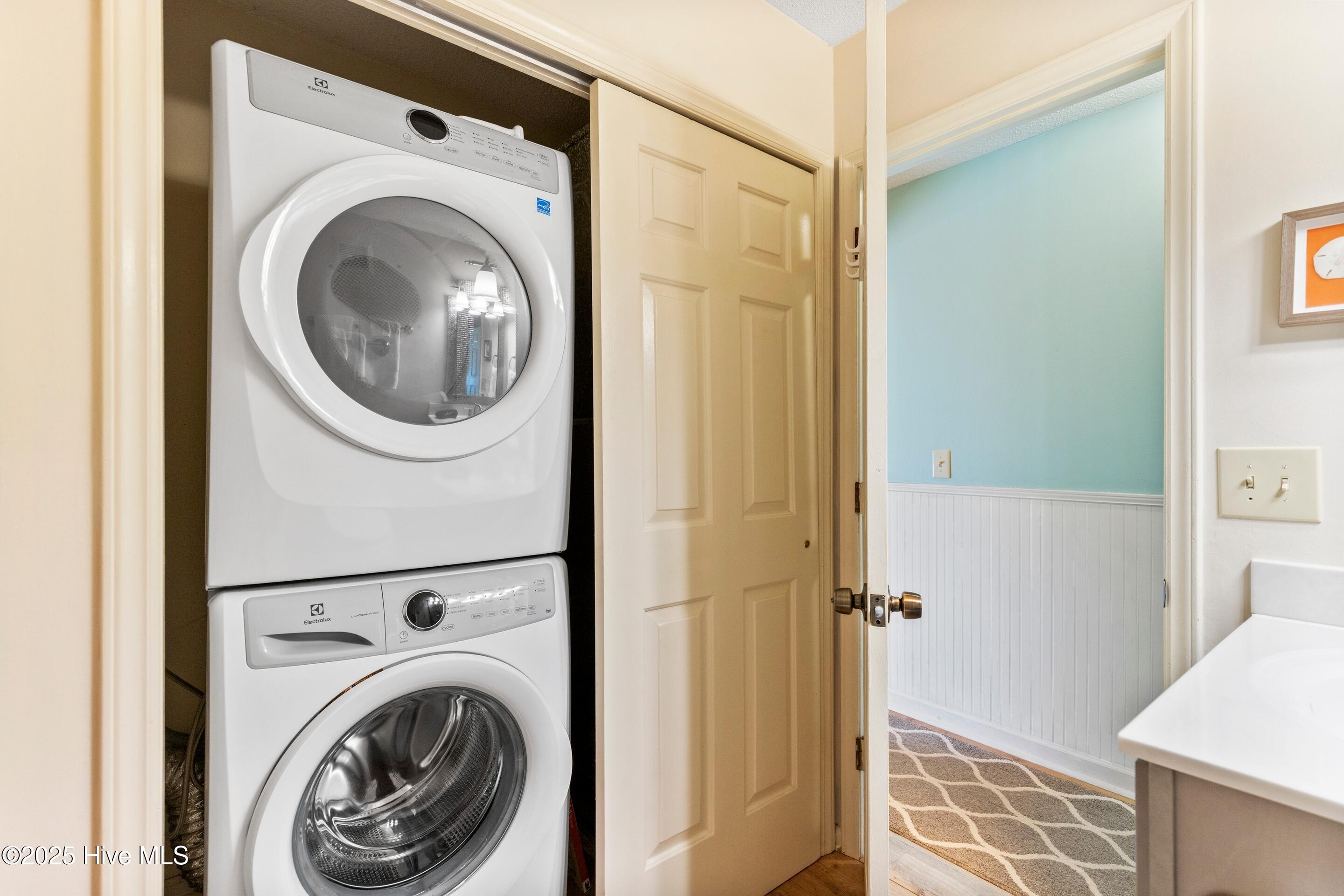 100541079 | Photo 26