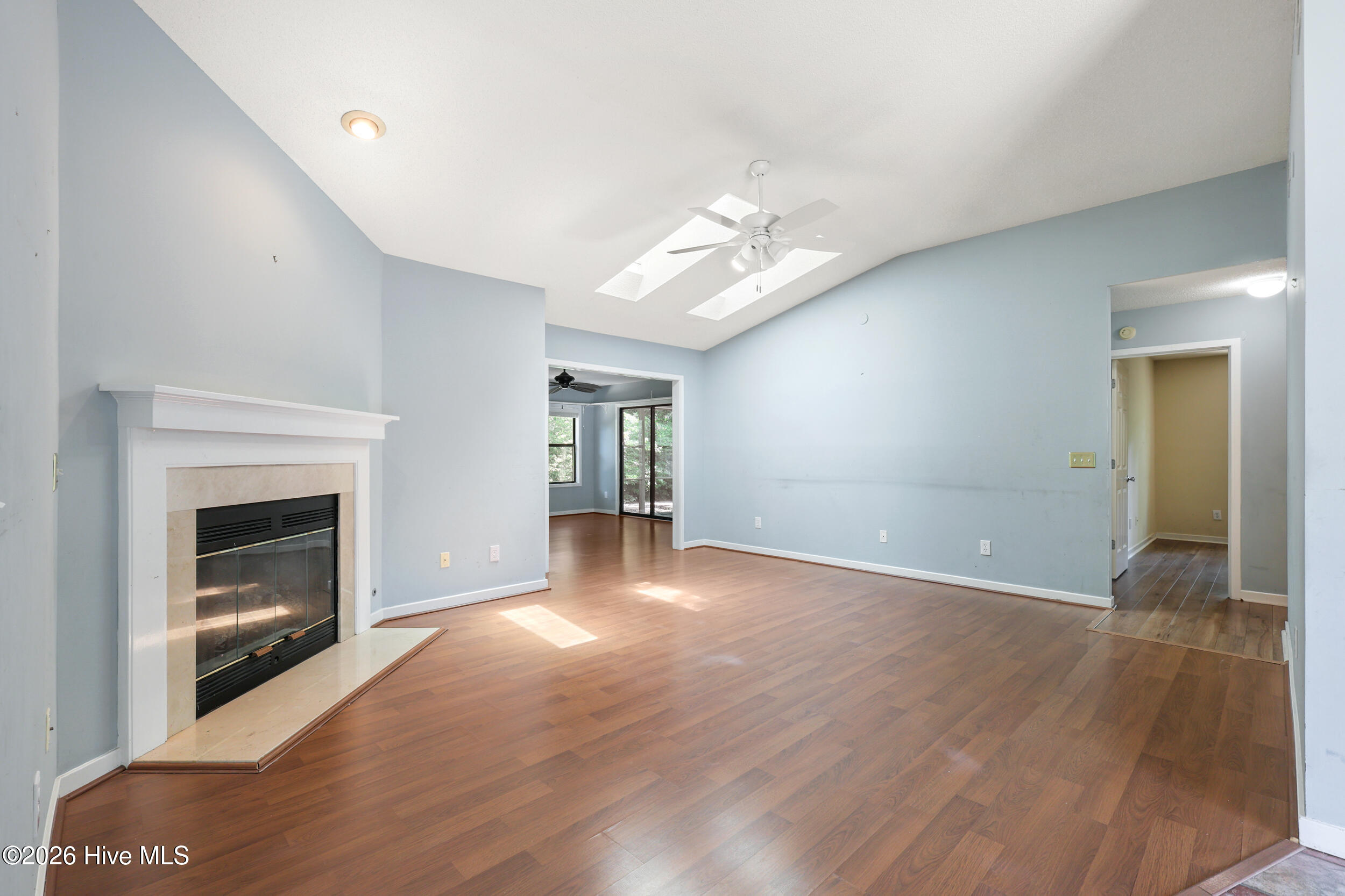 100569768 | Photo 15