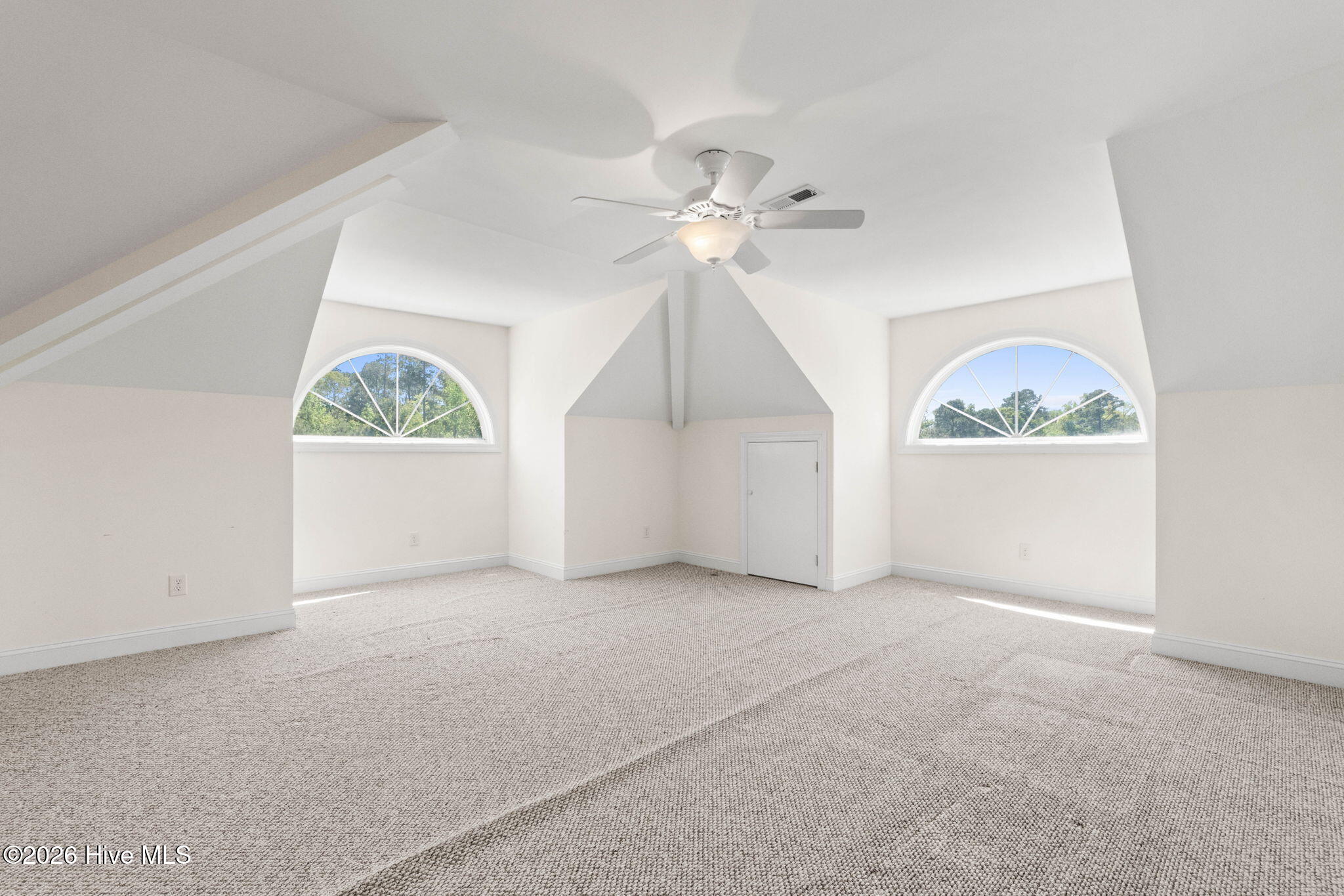 100567537 | Photo 52