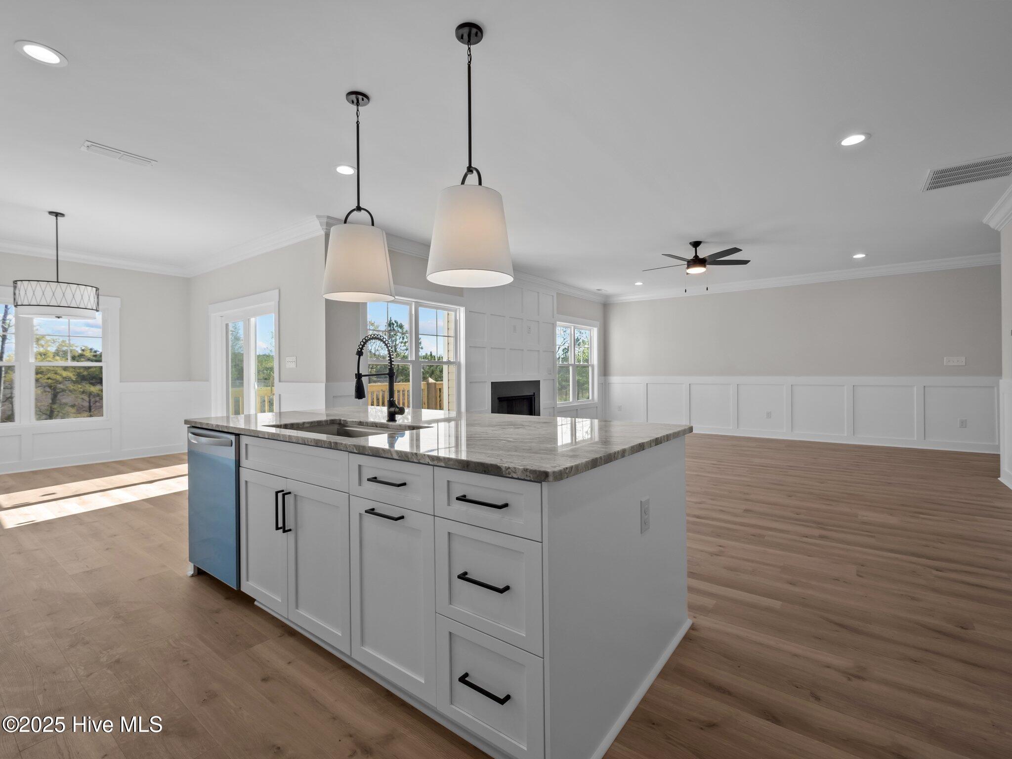 100487102 | Photo 12