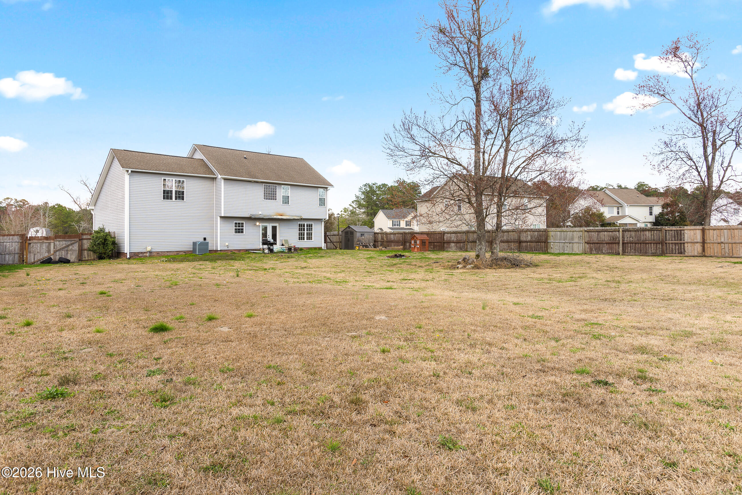 100570395 | Photo 32