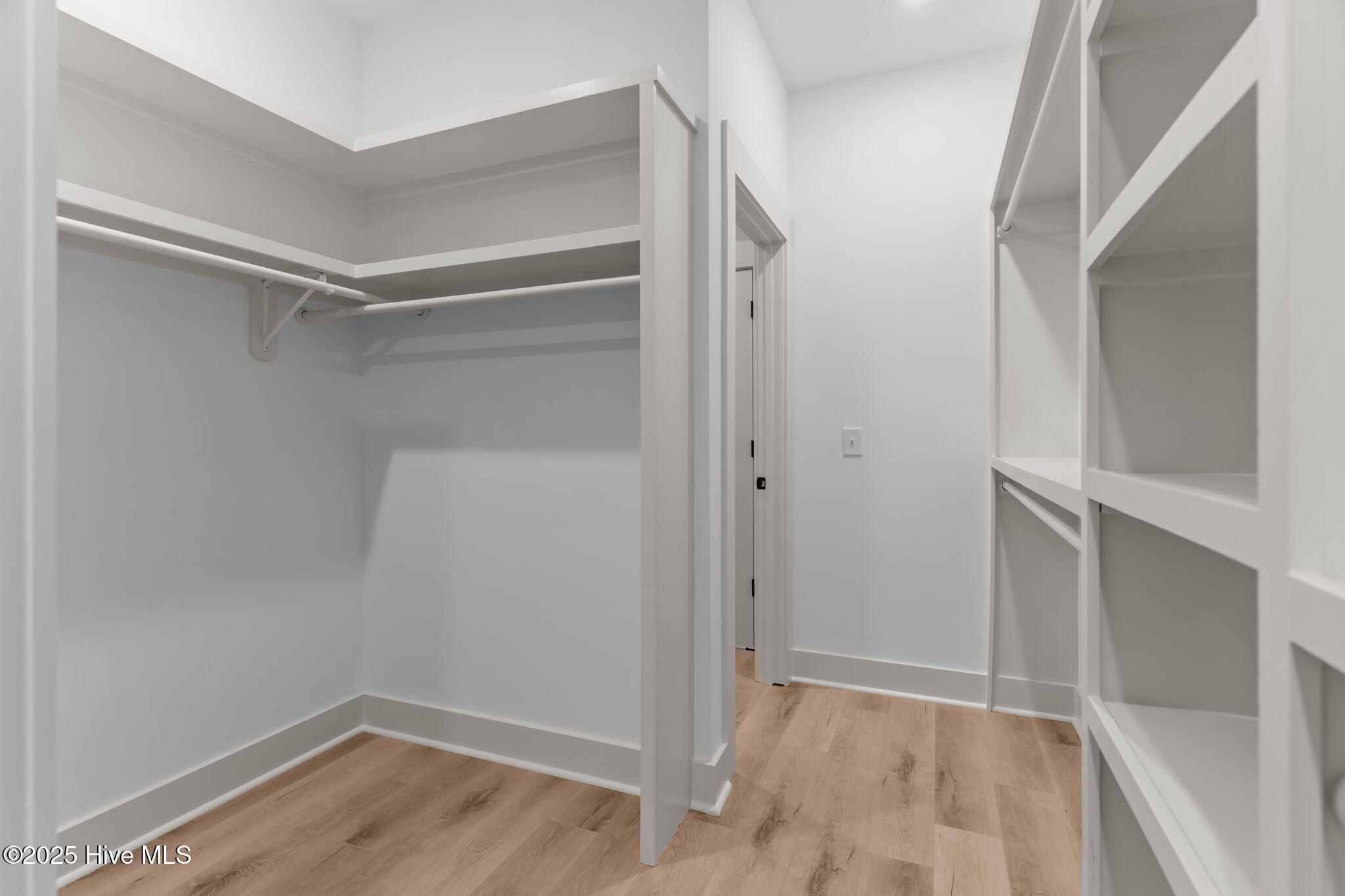 100525046 | Photo 28