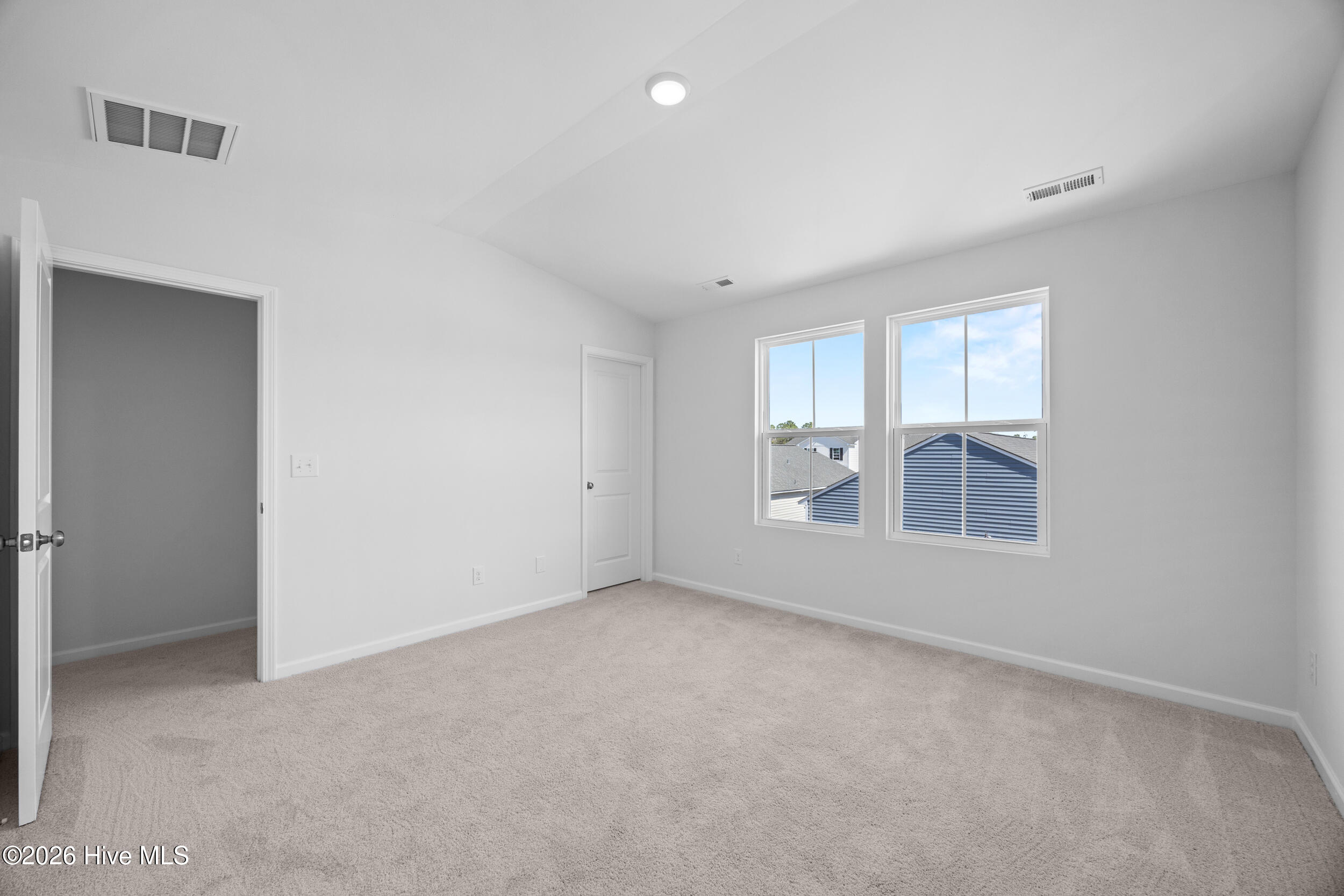 100547269 | Photo 36