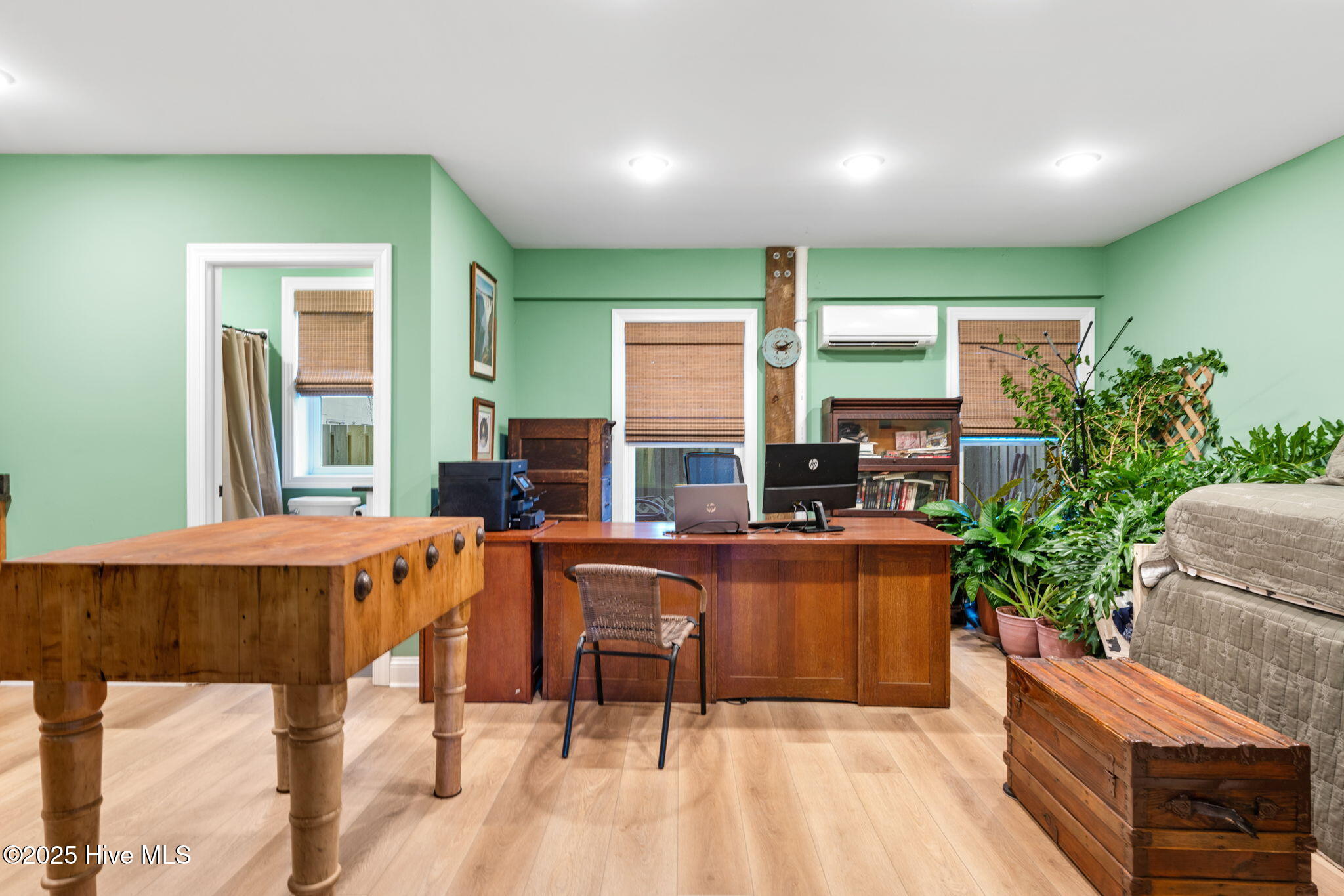 100564542 | Photo 49