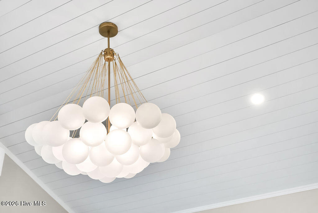 100566237 | Photo 42