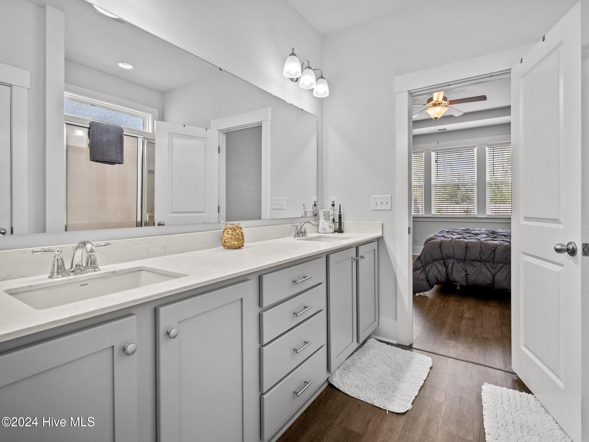 100562894 | Photo 39