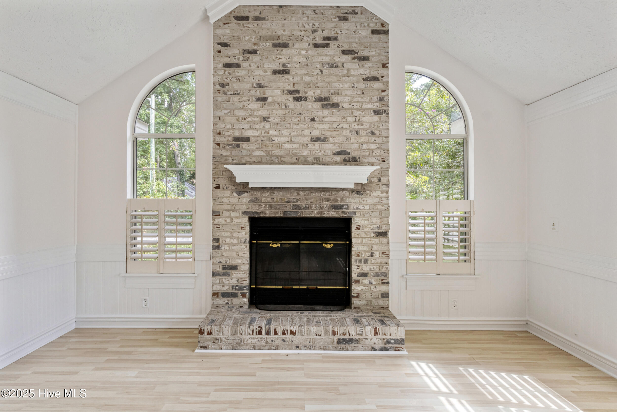 100531370 | Photo 28