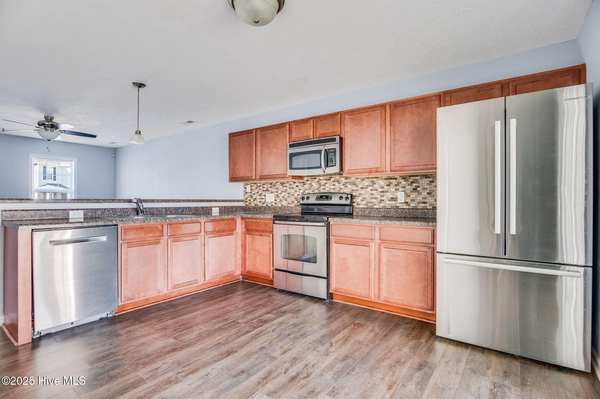 100541408 | Photo 23