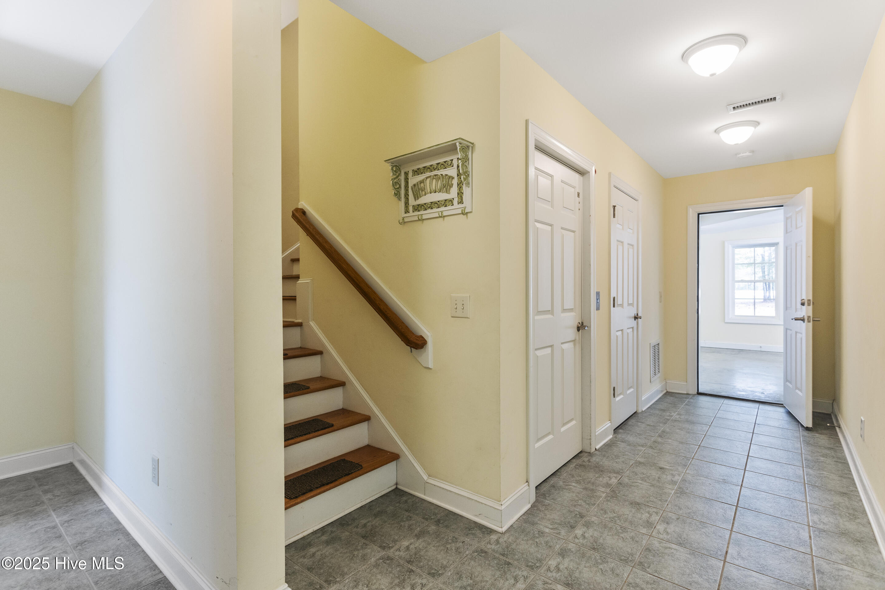 100493610 | Photo 80